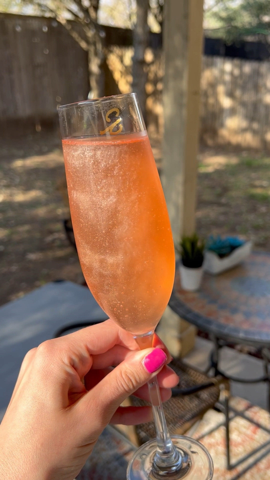 Edible Champagne Glitter✨ because who doesn’t want a sparkling drink?!  🍾

#LTKFind #LTKGiftGuide #LTKhome