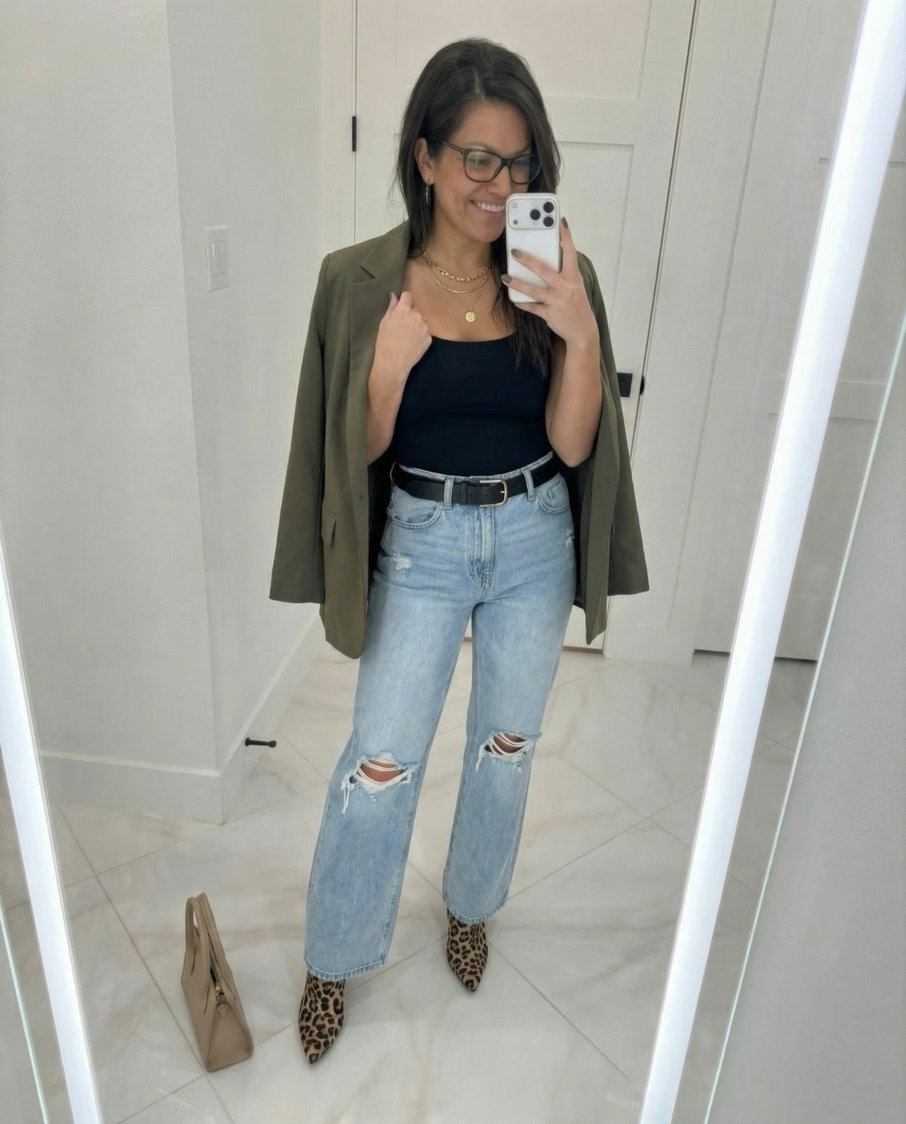 This outfit is the perfect balance of laid-back and polished.

#CasualChic #EverydayStyle #LTKStyle #ShopMyLook #LTKFashion
#EffortlessStyle #WomensFashion #OutfitInspo
#ChicCasual #ModernStyle #MinimalStyle #LTKFinds


#LTKFindsUnder100 #LTKootd