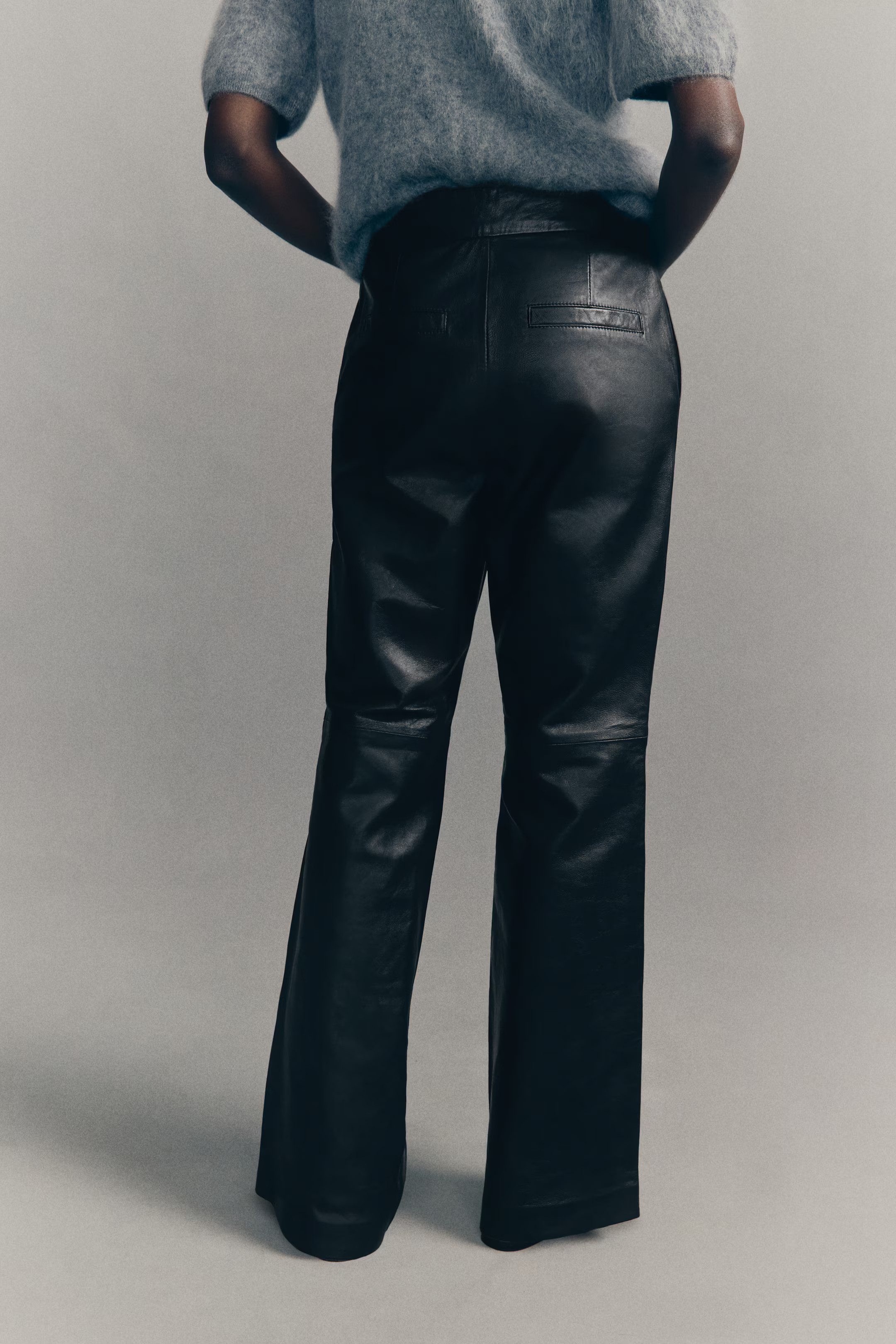 Bootcut-Hose aus Leder - Schwarz - Ladies | H&M AT | H&M (DE, AT, CH, NL, FI)