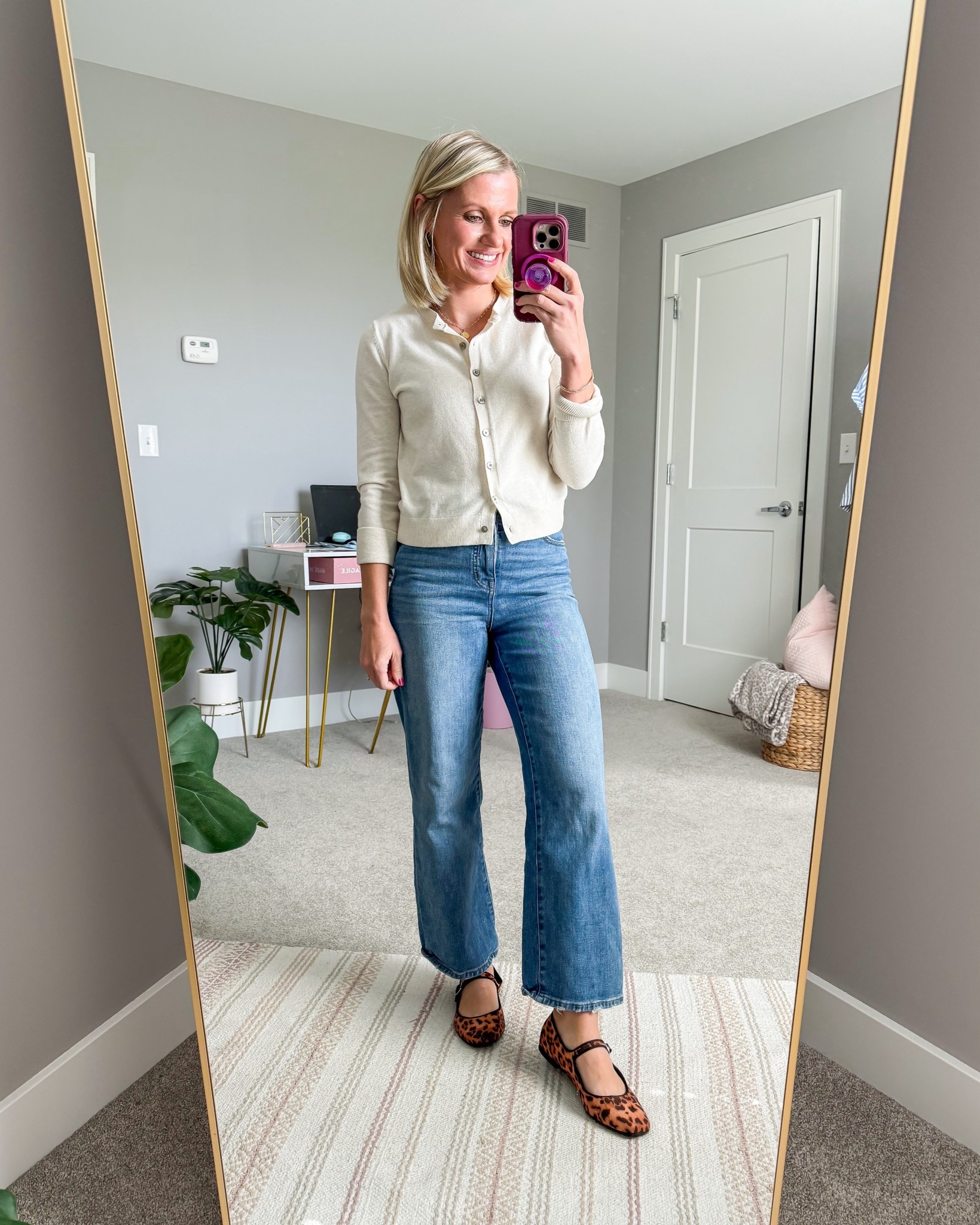 What I wore this week! 
Cardigan-small
Jeans- thrifted, brand is Madewell 


#LTKOver40 #LTKPetite #LTKStyleTip