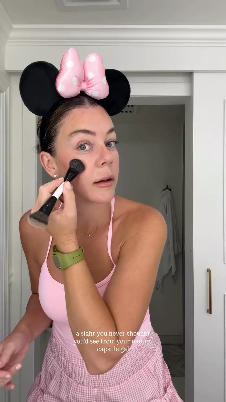 Pink girly Disney theme park day outfit

#travel #ootd #kids