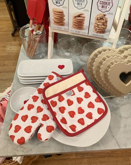 Valentine’s Day oven mitt and heart cake pan 

#LTKhome #LTKFind #LTKstyletip