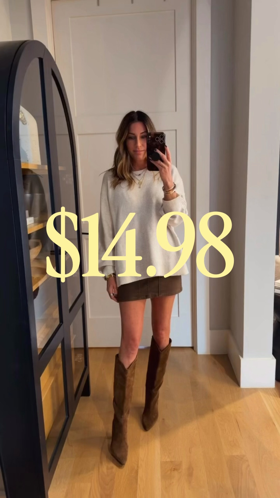 Sooo cute for just $15!!🤎 So perfect for fall! Concert, date night, etc!