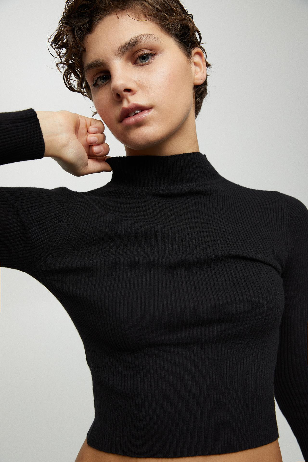 Pull col montant couleurs | PULL and BEAR FR