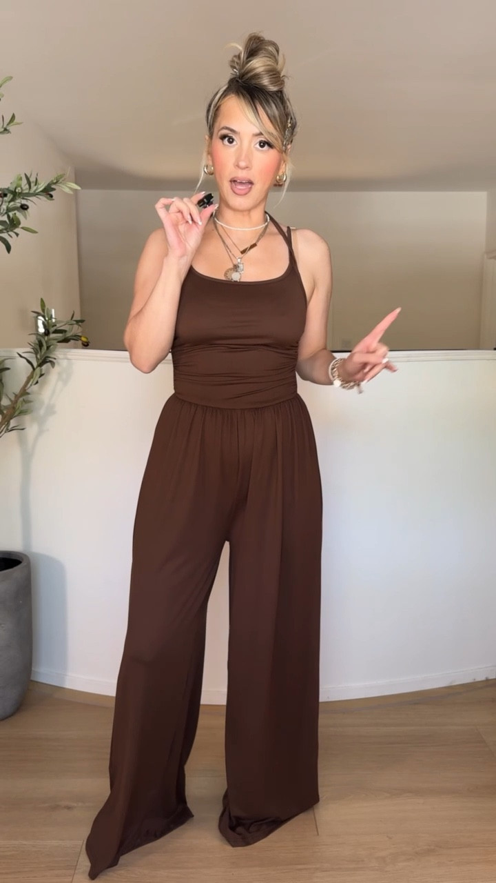 This is one of those outfits you throw on and instantly feel cute 🫶🏼 Soft, stretchy, and perfect for everyday wear. Trust me, you’re gonna want this one. Linked for you, amigas ✨

#LTKootd #LTKgrwm #LTKPetite