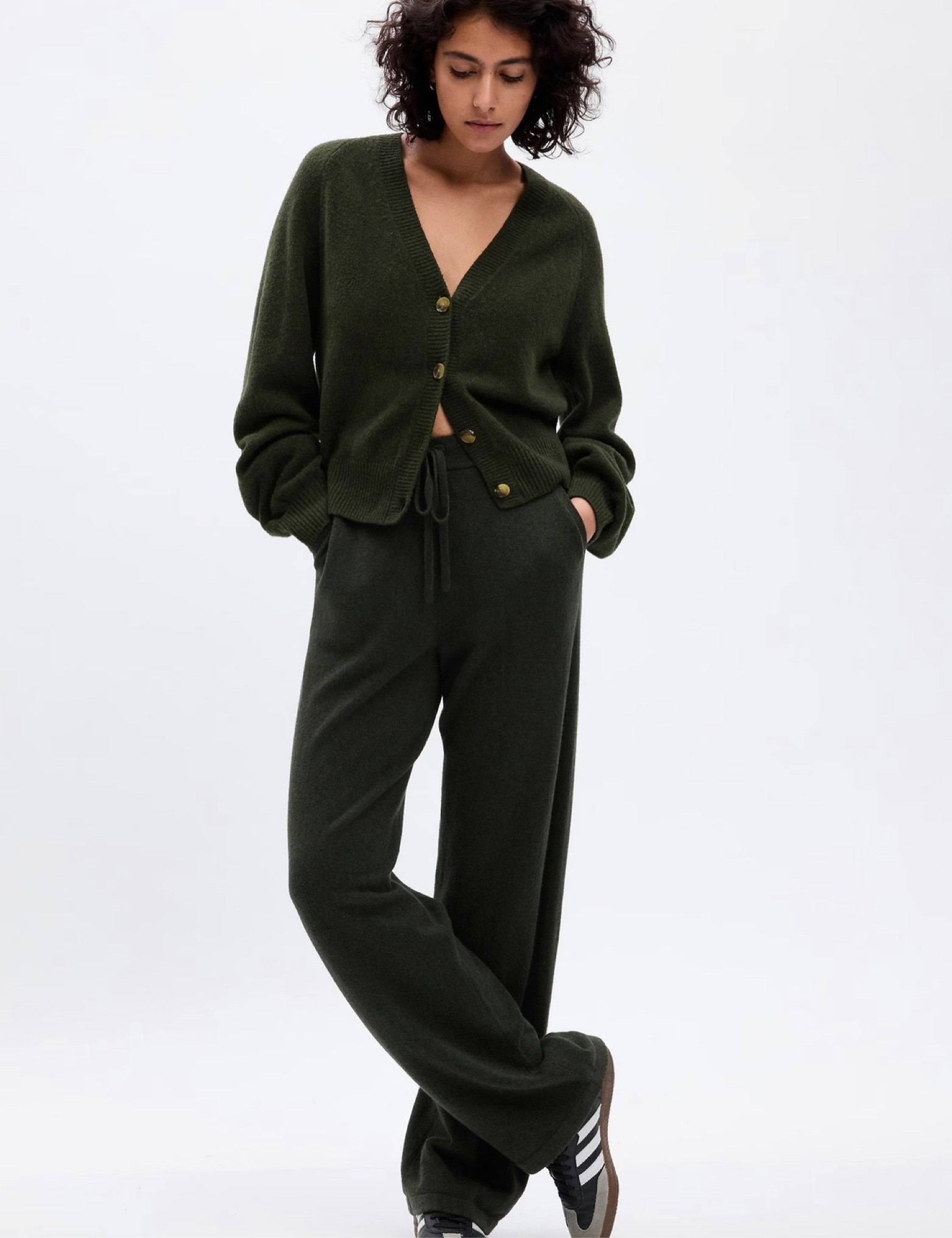 Deal of the day: 40% off site wide is the time to stock up on cozy for lounge & travel. This set comes multiple colors and is perfect for so many occasions. 

#LTKSeasonal #LTKsalealert #LTKfindsunder100