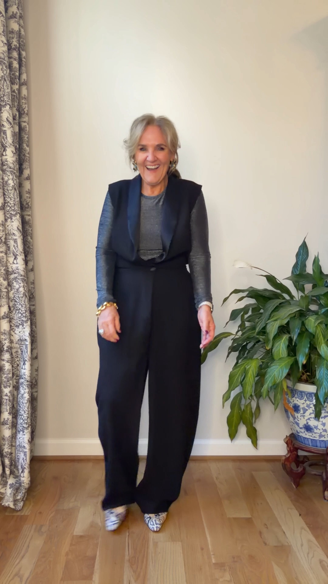 Blue leg jumpsuit. I did size down to the six. Honestly, on 5 foot three me it’s not a great fit. It doesn’t come in petite and I need a petite. When I size down the top doesn’t cross over like a dozen in the picture.
I love the shimmer tee. I would highly recommend this wearing a medium.