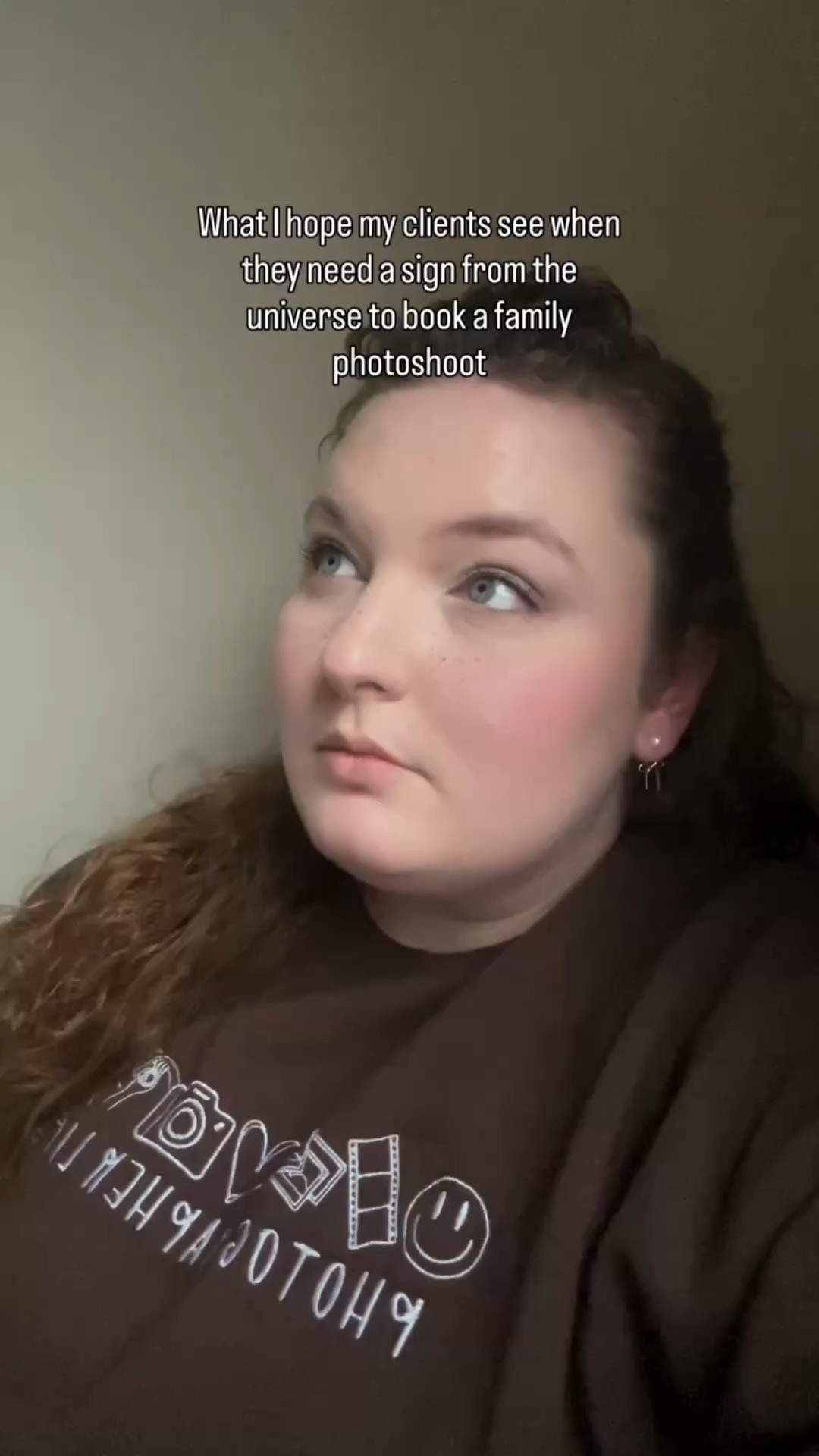 If you’re not a full face of makeup, kind of girly, don’t despair here is all the products I use when I want a very light finish, but still look pulled together make up look because without some extra touches skin can get washed out very easily in photographs and we wanna make sure you retain lots of gorgeous color that you see with the naked eye. In my opinion, concealer, mascara, blush, and lip tint are the bare minimum and can do the most heavy lifting, which is why I’ve tagged a few different options for you in this post.