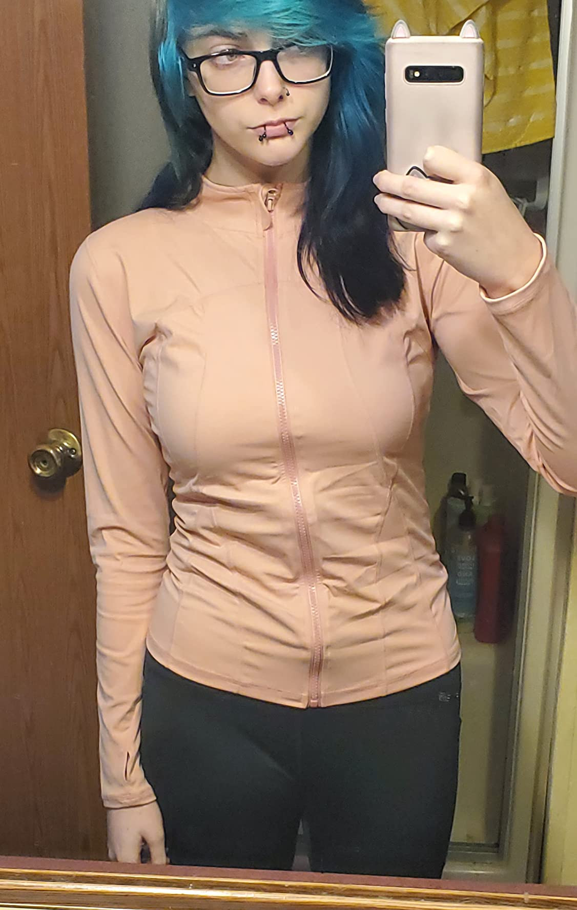 Locachy Women's Slim Fit Full Zip Athletic Running Sports Workout Jacket with Pockets | Amazon (US)