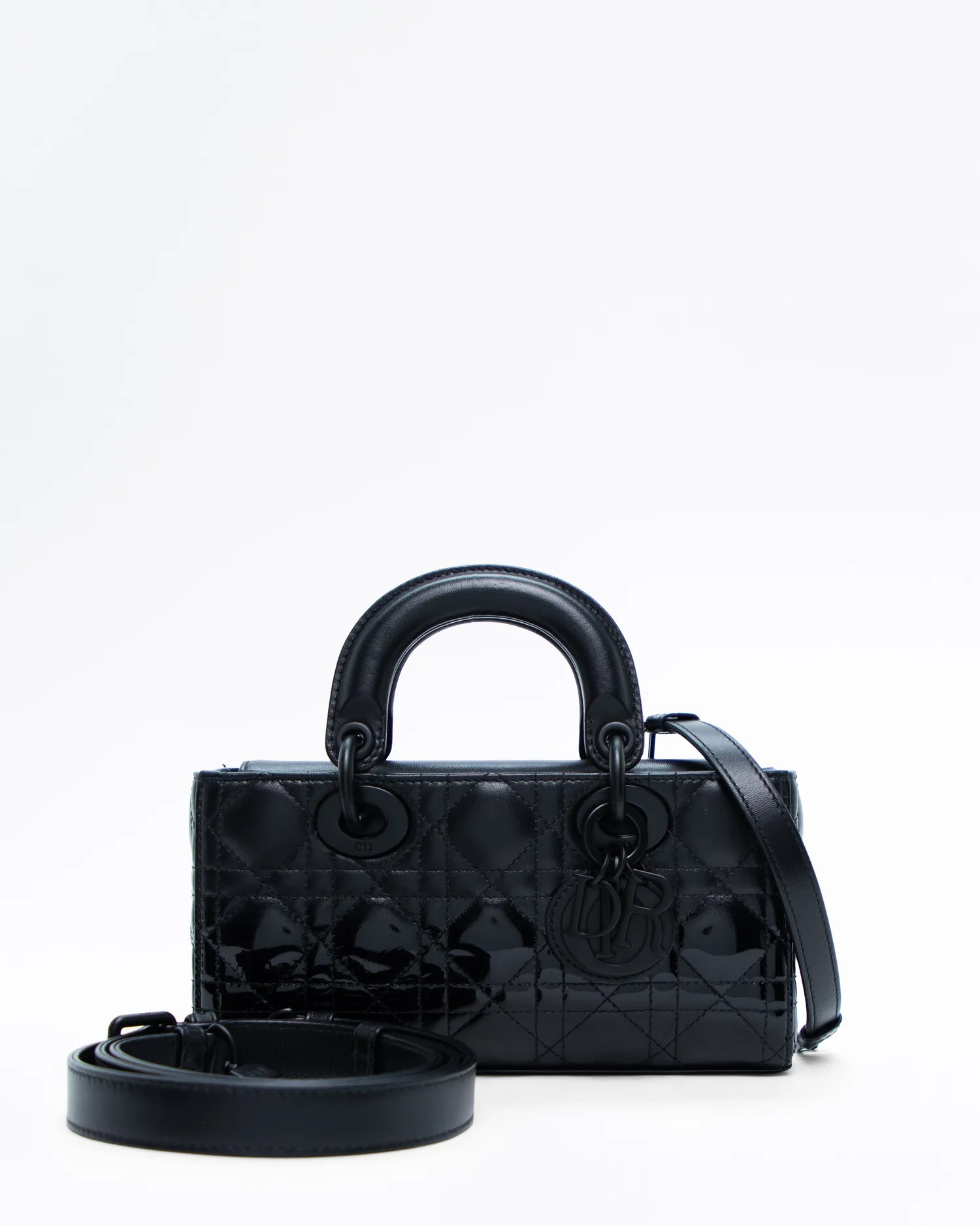 HomeHow It WorksClub PerksApply nowMerch Shop | Vivrelle