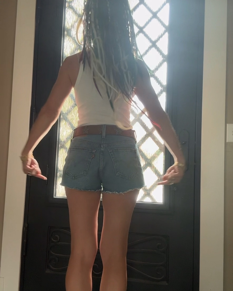 We need those short shorts and skirts to elongate our legs! How do we do that while having a modest backside?!  We don’t necessarily want our peach on the farmer’s cart display, if ya know what I mean!  My solution?  Kimono!  Get something long—kimono, button down, duster, vest, jacket, etc and you’ll be set to go!  I love to add in a little height with my shoes, too. Really make those legs look longer!  The shorts are half price!  They’re so cute!  And my exact kimono is on sale in Poshmark!

#LTKFindsUnder50 #LTKFallSale #LTKStyleTip