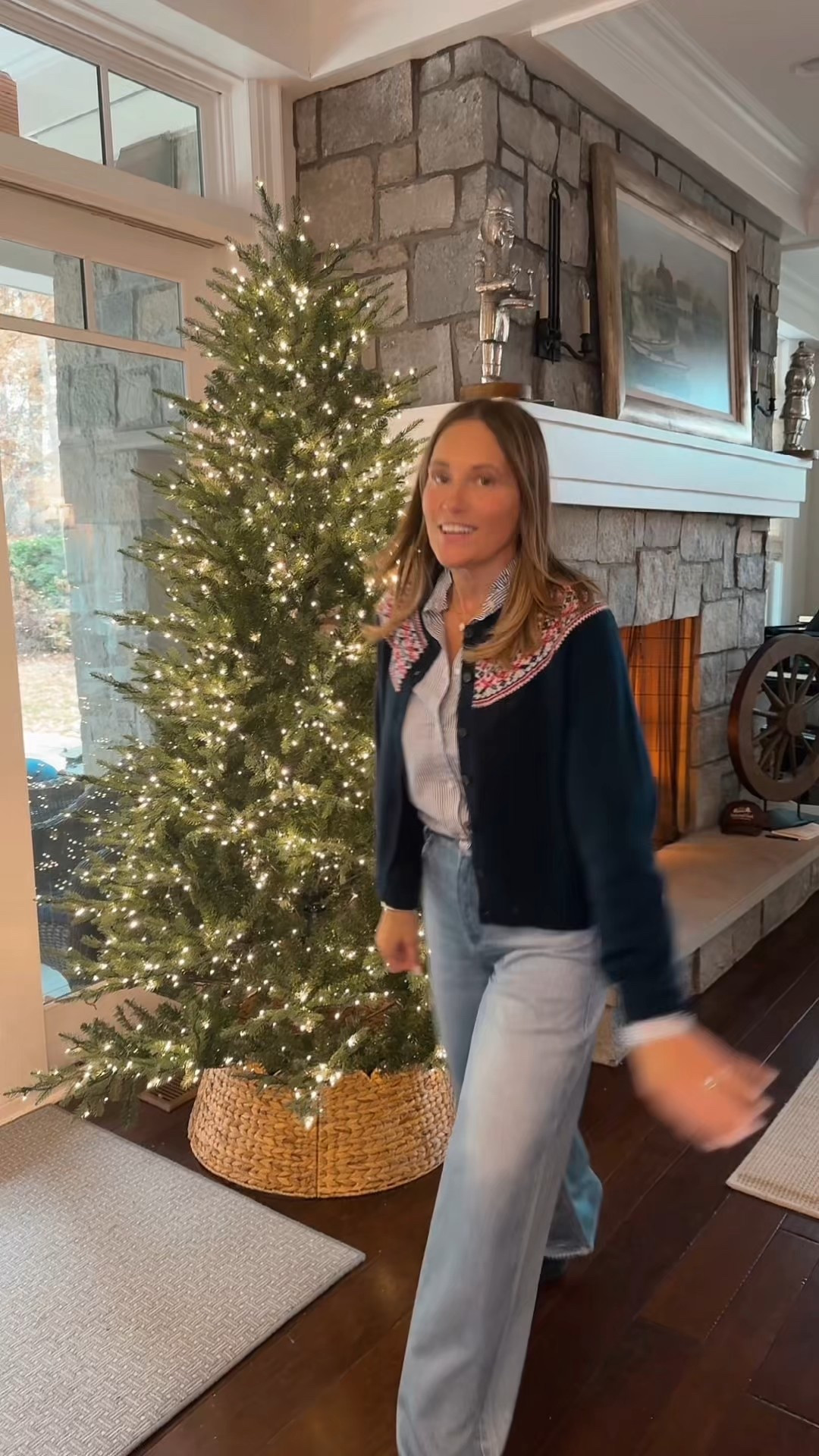 Who else does this?

You will be surprised nonetheless because these are the best! They’ve taken the viral Sweatpant jeans and made them even better!

Wearing size largee