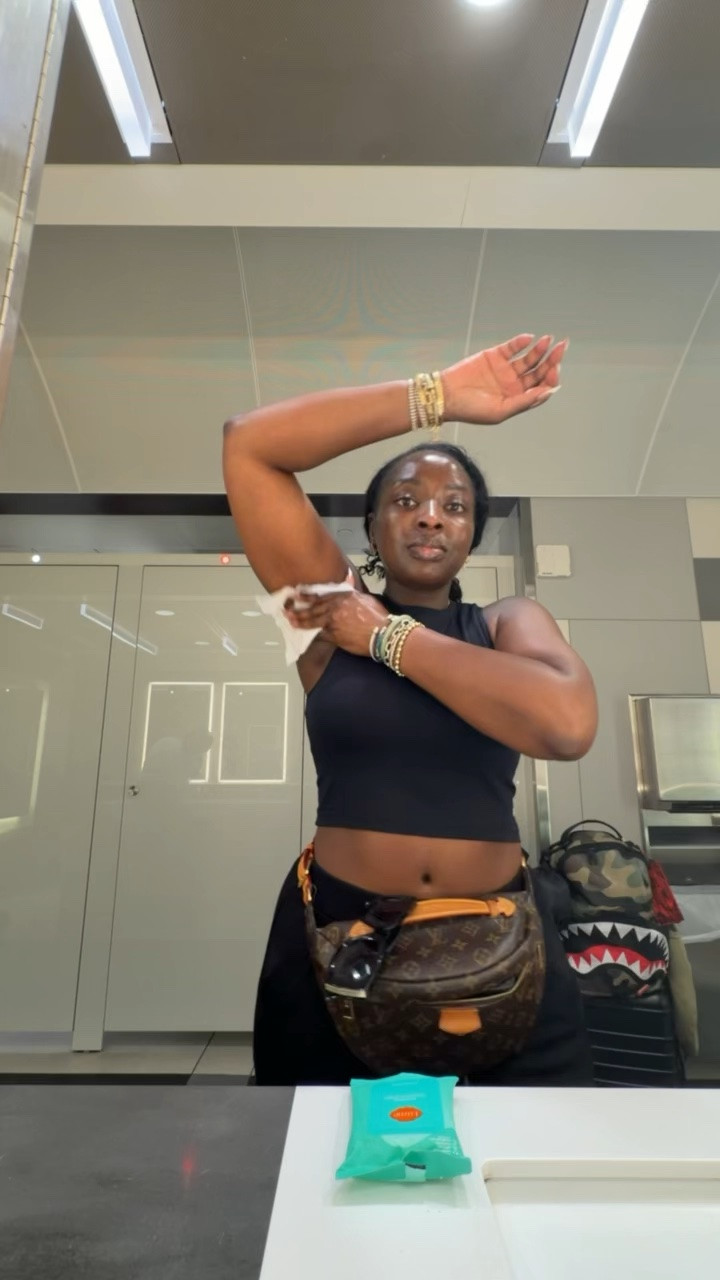 The way I was rushing through the airport and sweatinggggg, I had to get in the bathroom and freshen up. LUME says in my waist bag, so I wipe with the acidified deodorant wipes and then follow up with the stick deodorant.