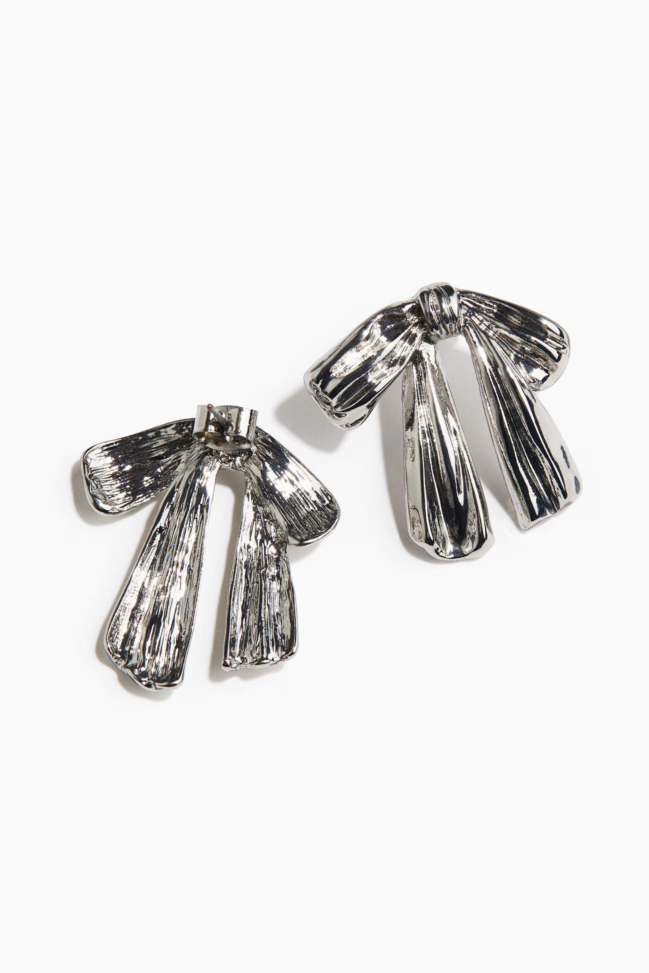 Bow-shaped earrings | H&M (UK, MY, IN, SG, PH, TW, HK)