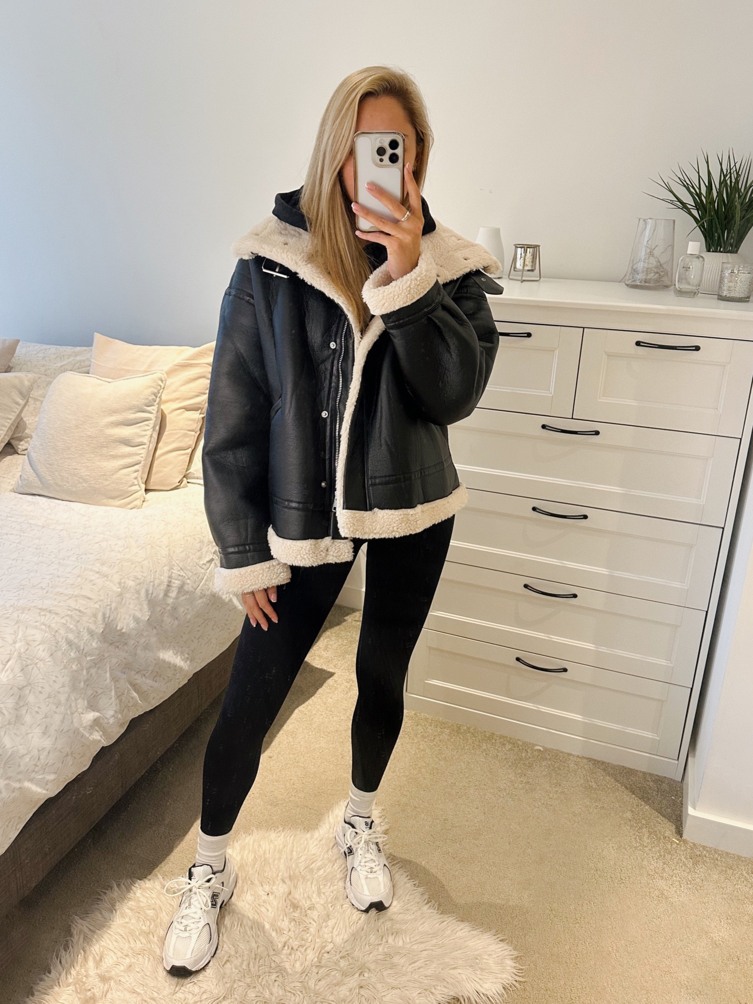 The cosiest jacket! I’m honestly obsessed😍So warm and soft just perfect for winter and such a nice fit.
Currently in the sale too!

#winter #aviatorjacket #coat #borg #jacket

#LTKSeasonal #LTKsalealert