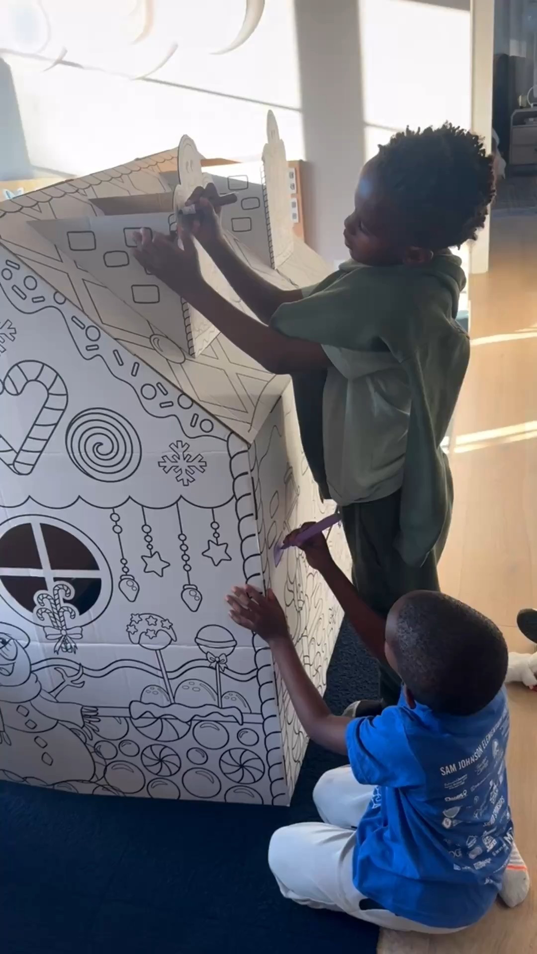 🏠 Gingerbread playhouse coloring craft!! Your kiddos will be busy for hours with this one — and it’s only $15 at Walmart! Total win for holiday fun! 🎨✨

#LTKKids #LTKGiftGuide #LTKHoliday