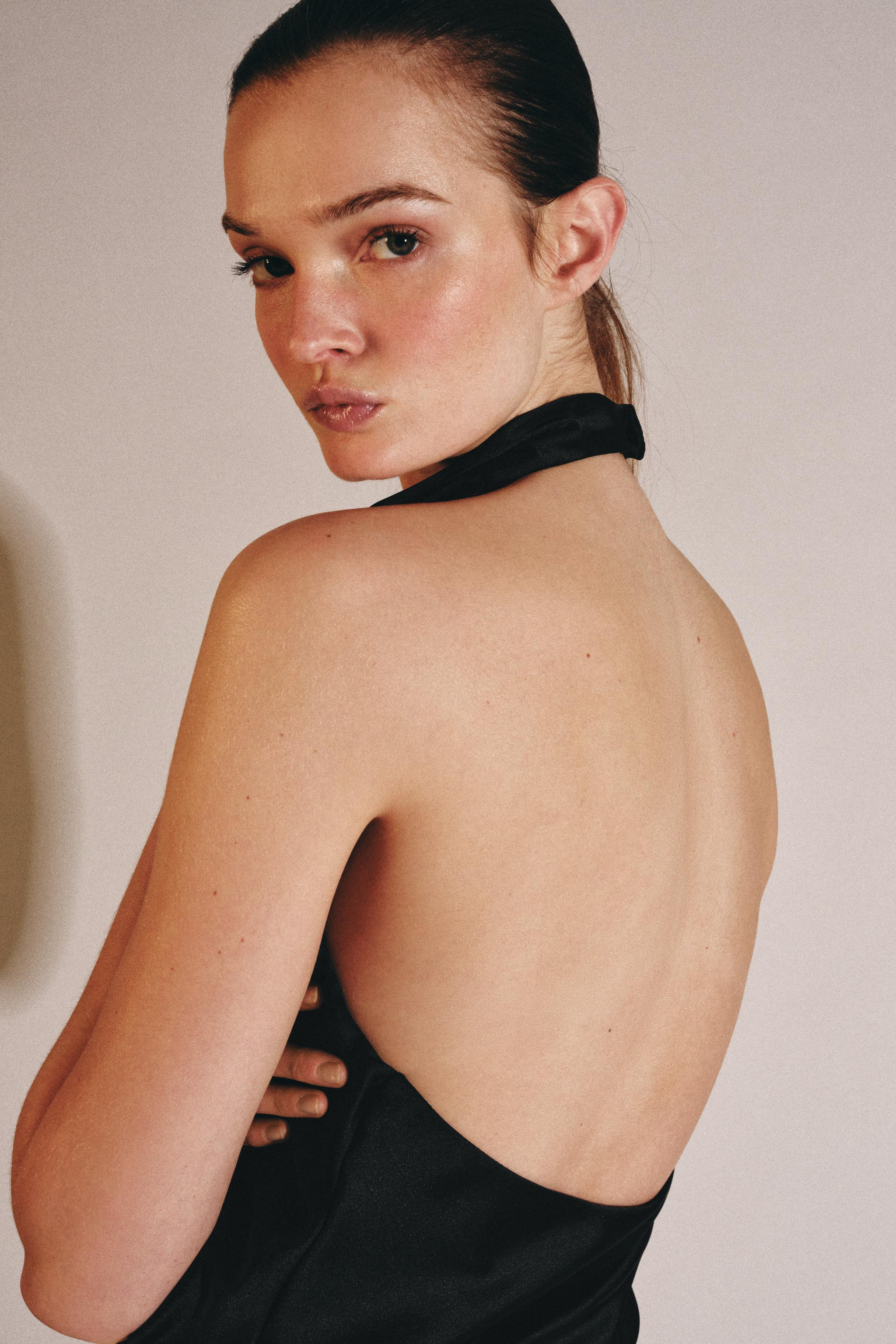 SATIN EFFECT HALTER TOP | Zara US