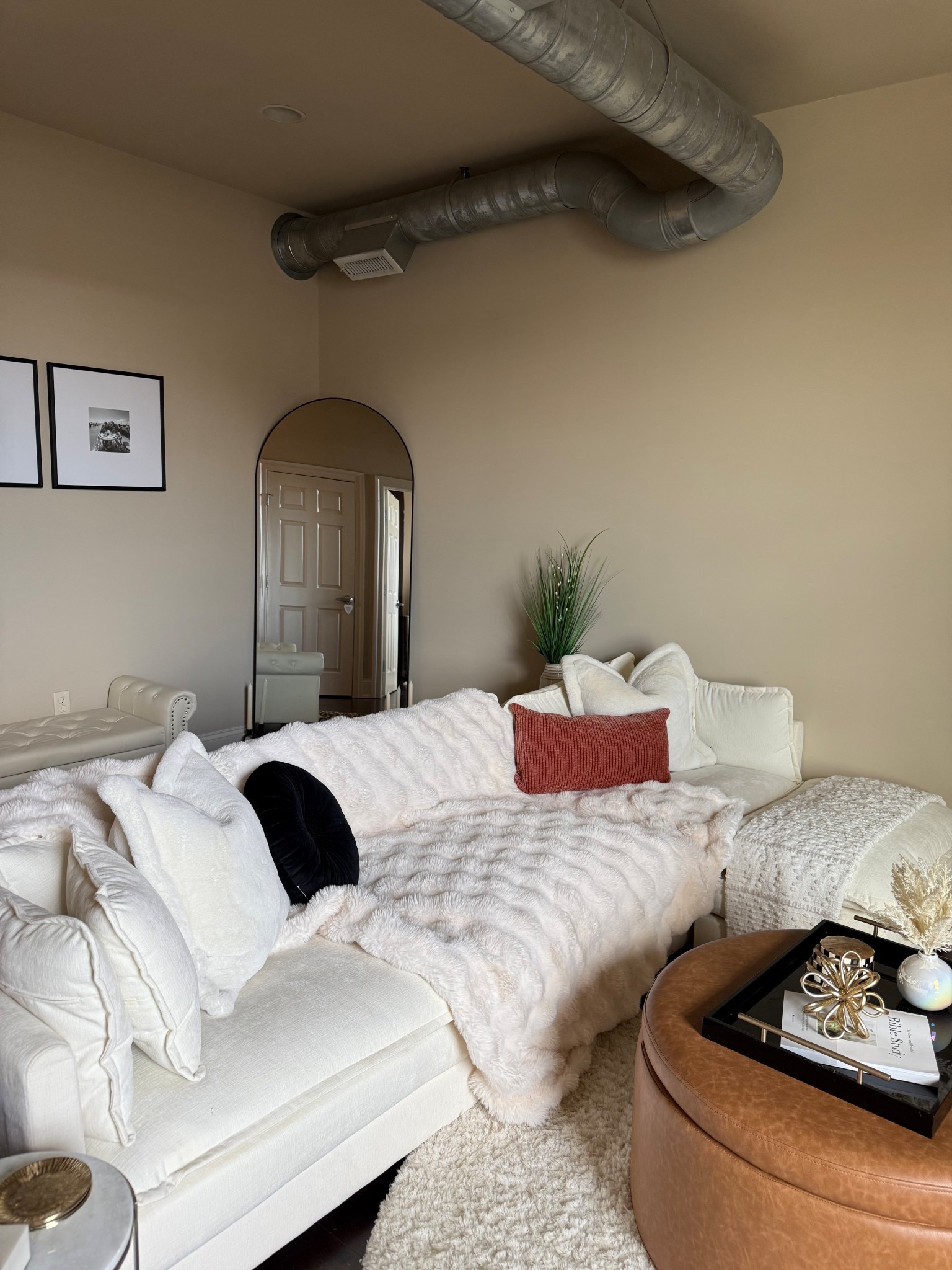 The perfect white couch🤭🤍🦢

#LTKSaleAlert #LTKSeasonal #LTKHome