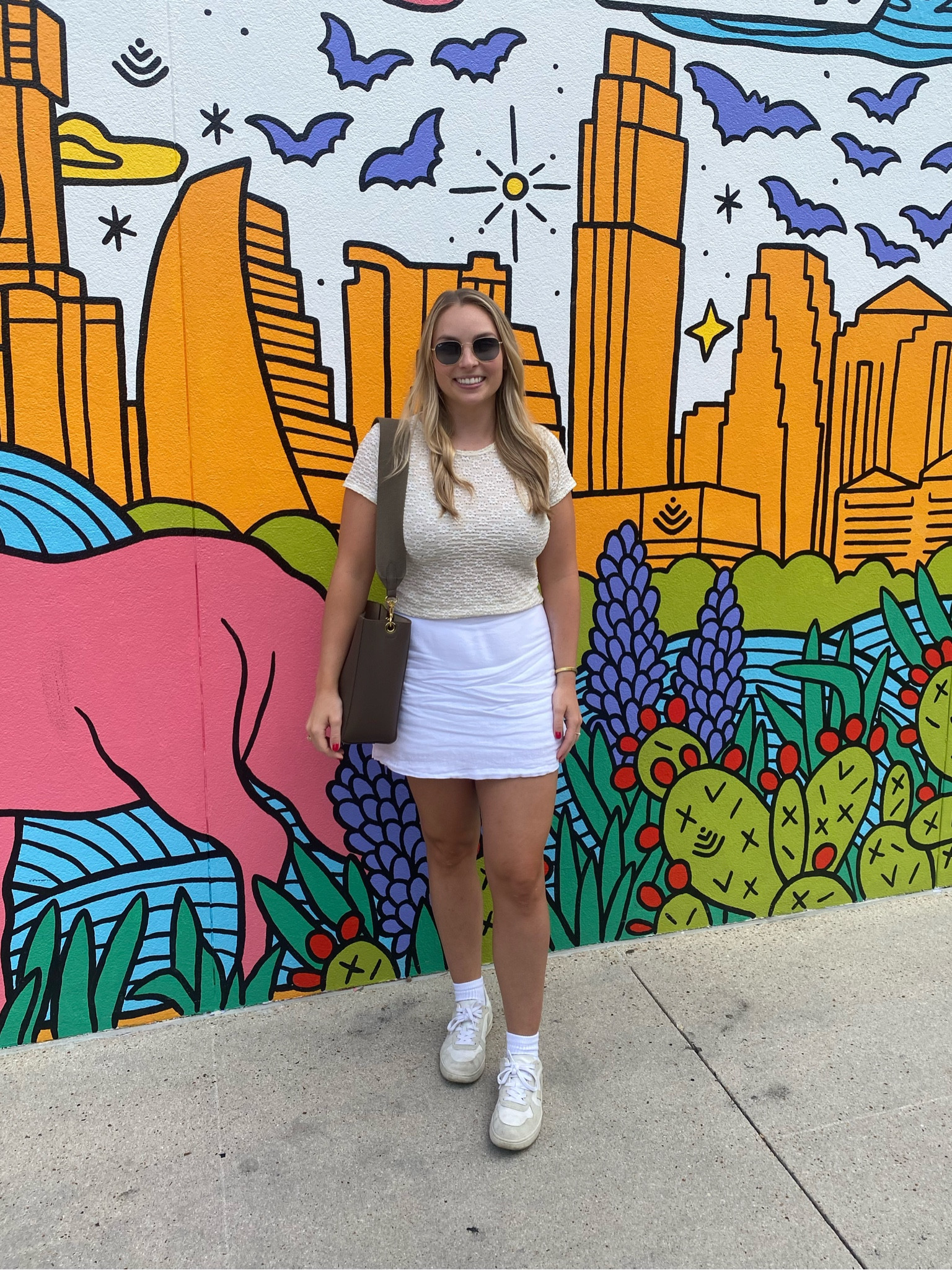 Summer fit of the day! Gotta say, as much as I LOVE this linen skirt, as you can see.. she wrinkles. This is after one car ride and a meal! 

Old navy shirt is old but linked similar color