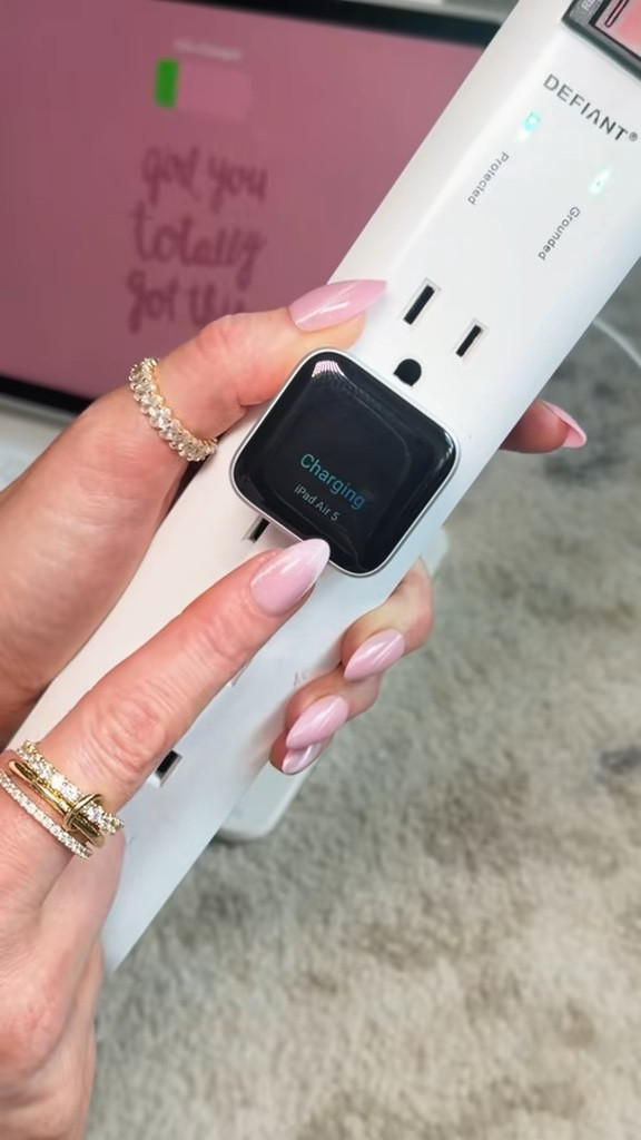 All-in-one charger with a smart display that delivers efficient charging while helping extend battery health.

#anker #smartcharger #iphonecarger 