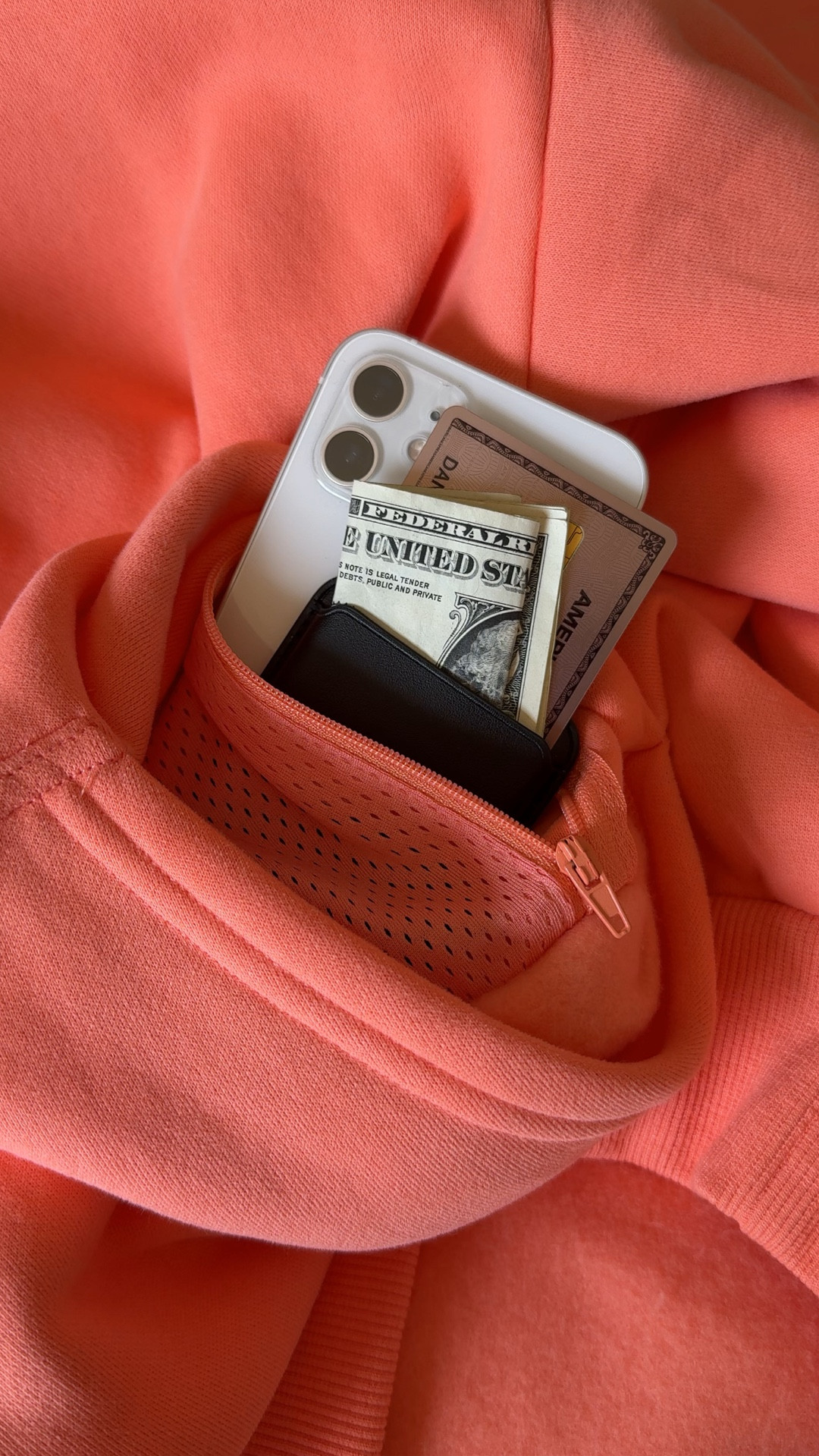 #HolidayGiftGuide - Clothing they’ll ACTUALLY wear. #Comfrt

#travelessentials #giftideas2025 #giftguide2025 #traveloutfit #hoodieseason #fallfashion #winterfashion #travelset #traveler #matchingset #oversizedhoodie #weightedhoodie 

#LTKTravel #LTKFallSale #LTKSeasonal