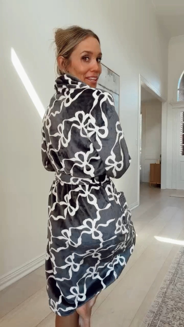 🤍 Truly, the softest robe I have ever owned and I can’t believe it’s under $25! This is a steal and feels so luxurious✨✨✨

#LTKFindsUnder50 #LTKSeasonal #LTKBeauty