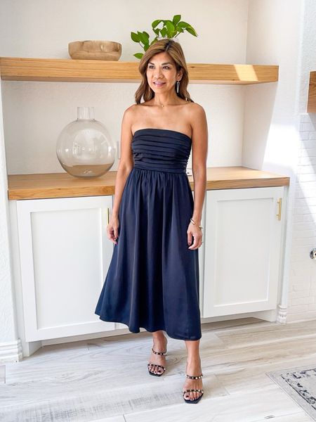 
Runs small, size up. Wearing XS petite length here and I need small(very tight in the chest)
Sandals fit tts.

Wedding guest dress, strapless dress, formal dress, Abercrombie, fall outfit, fall fashion 


#LTKSale #LTKstyletip