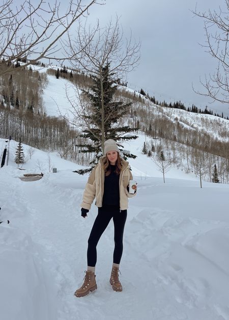 Beige and black casual snow outfit 

#LTKSeasonal #LTKtravel