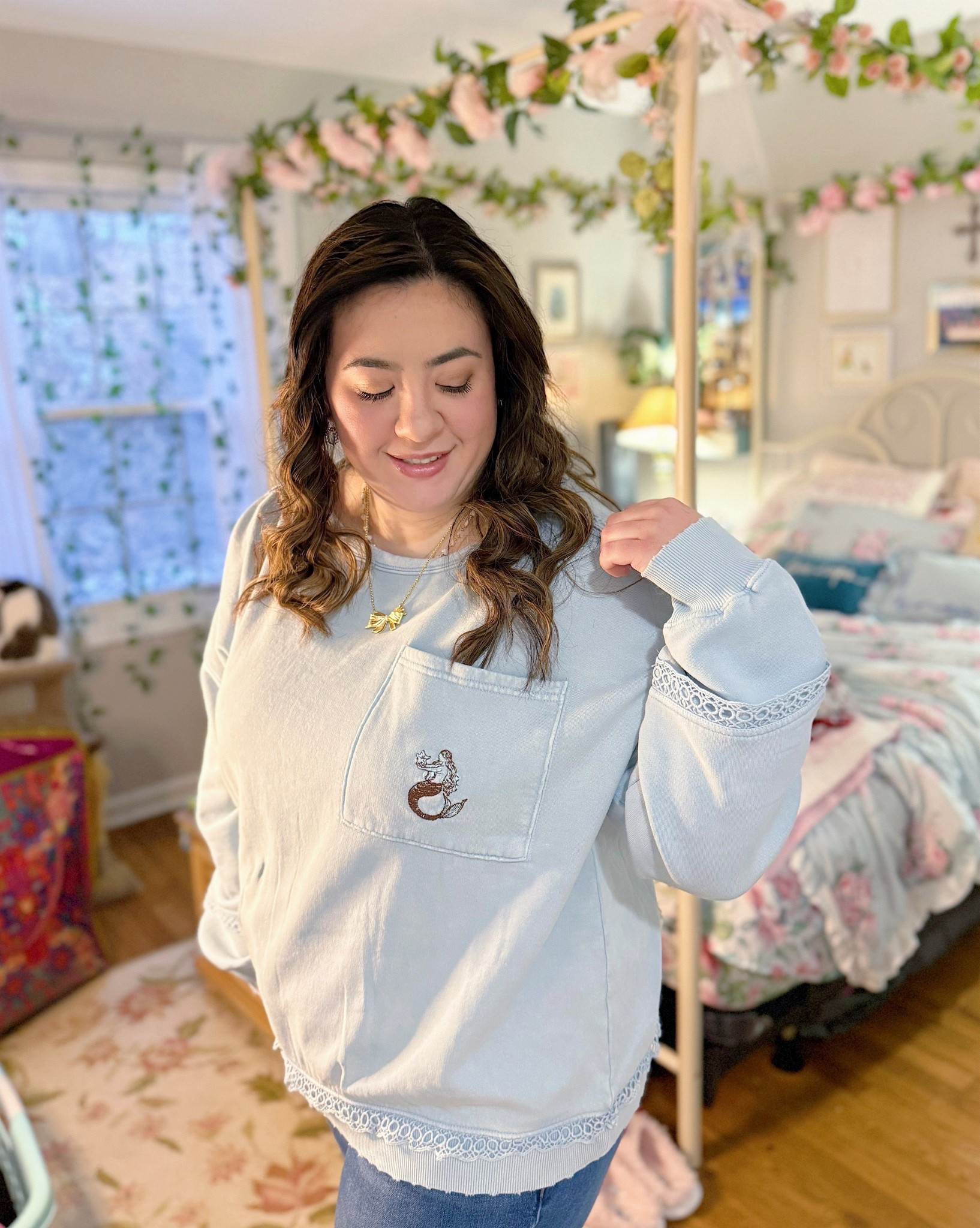 Mermaid embroidered crewneck sweatshirt 🧜‍♀️ 

#LTKStyleTip #LTKMidsize #LTKSeasonal