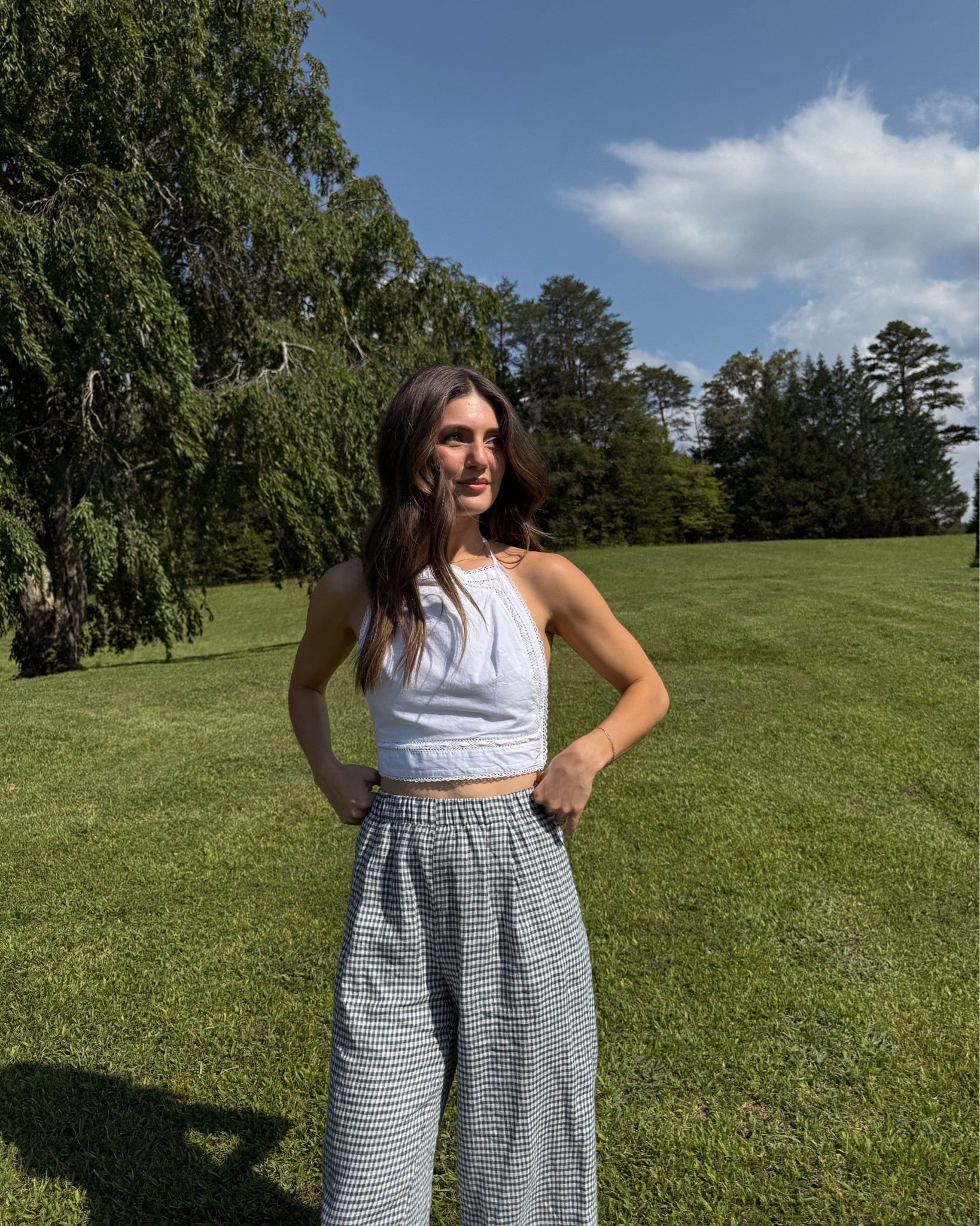 Size small in poplin halter 
Xs in linen pants, size down 
