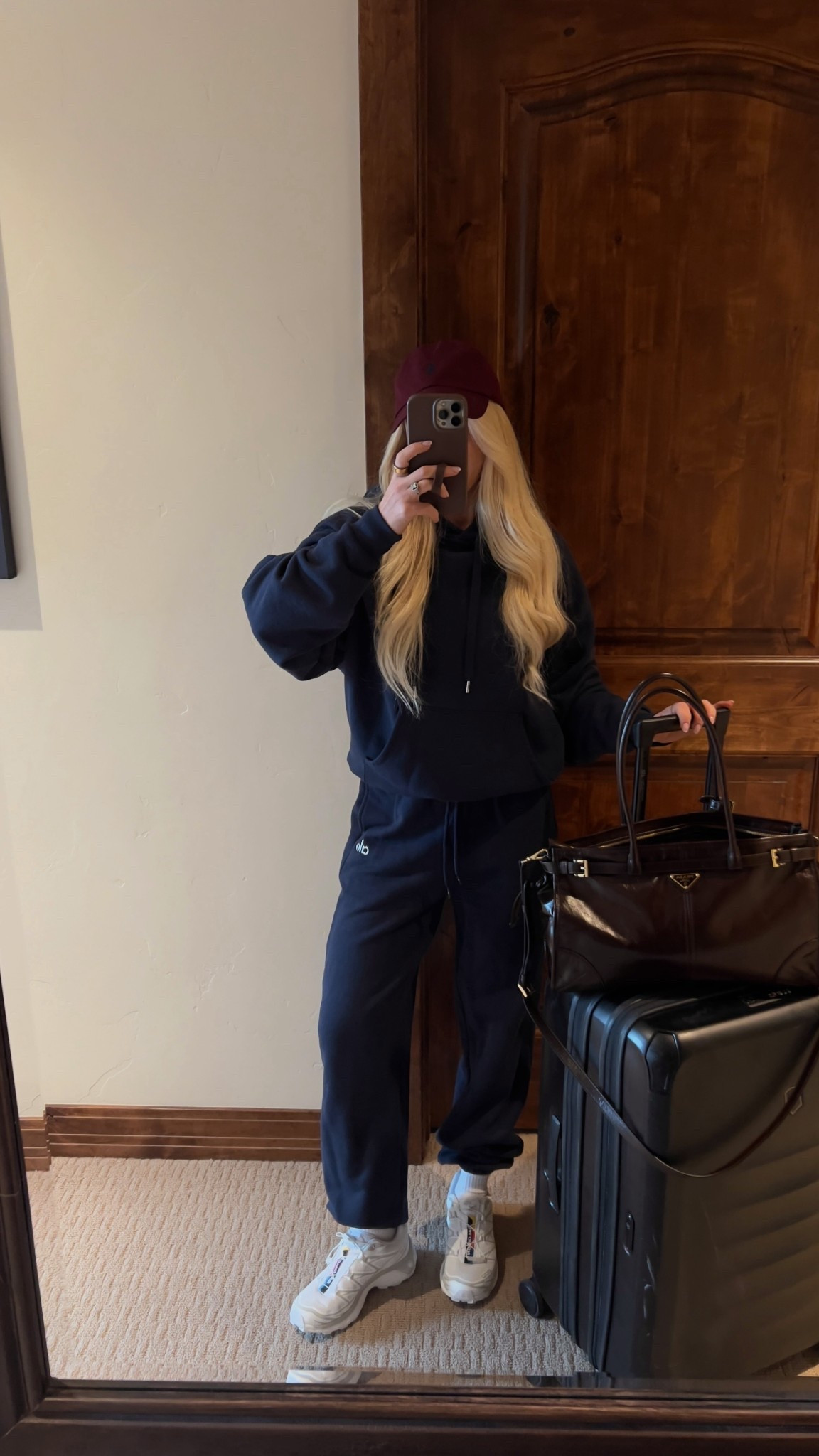 Travel day✈️ comfy airport fit. Cant go wrong with a matching Alo sweat set. Wearing size small for a more oversized fit | comfy ootd

#LTKPetite #LTKTravel #LTKootd