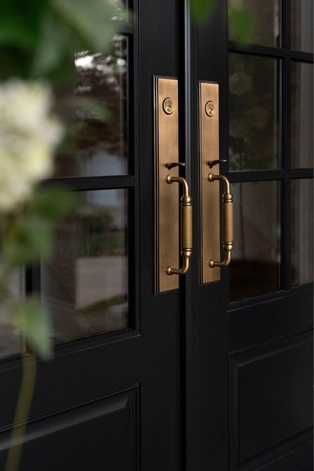 The brass exterior hardware on our front door from Grandeur….

#LTKhome #LTKstyletip