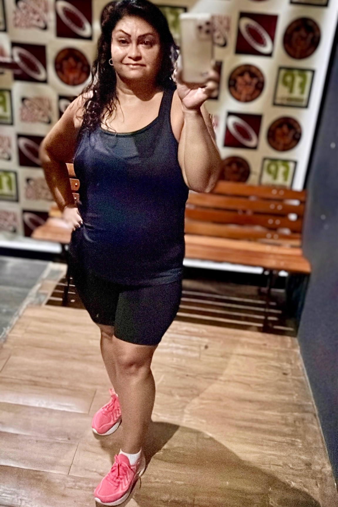 Fazer algo que te dá energia e espanta tudo de ruim é necessário, eu gosto de dançar, treinar, corrida de rua etc 
E com com roupas confortáveis é imprescindível e um bom tênis também  .

LTKBrazil #TeoriaNaPraticaLTK

#LTKbeauty #LTKfitness #LTKbrasil