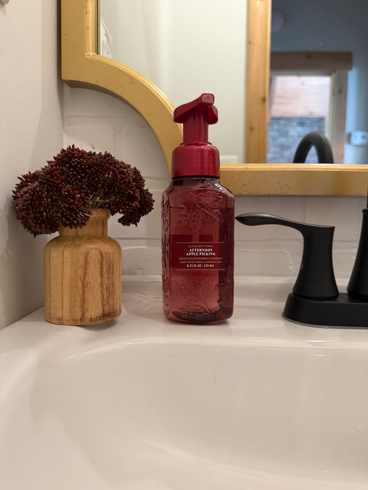 Fall soaps 

Hand soap
Bath and body works
Fall scents 
Fall hand soapp

#LTKSeasonal #LTKHome #LTKSaleAlert