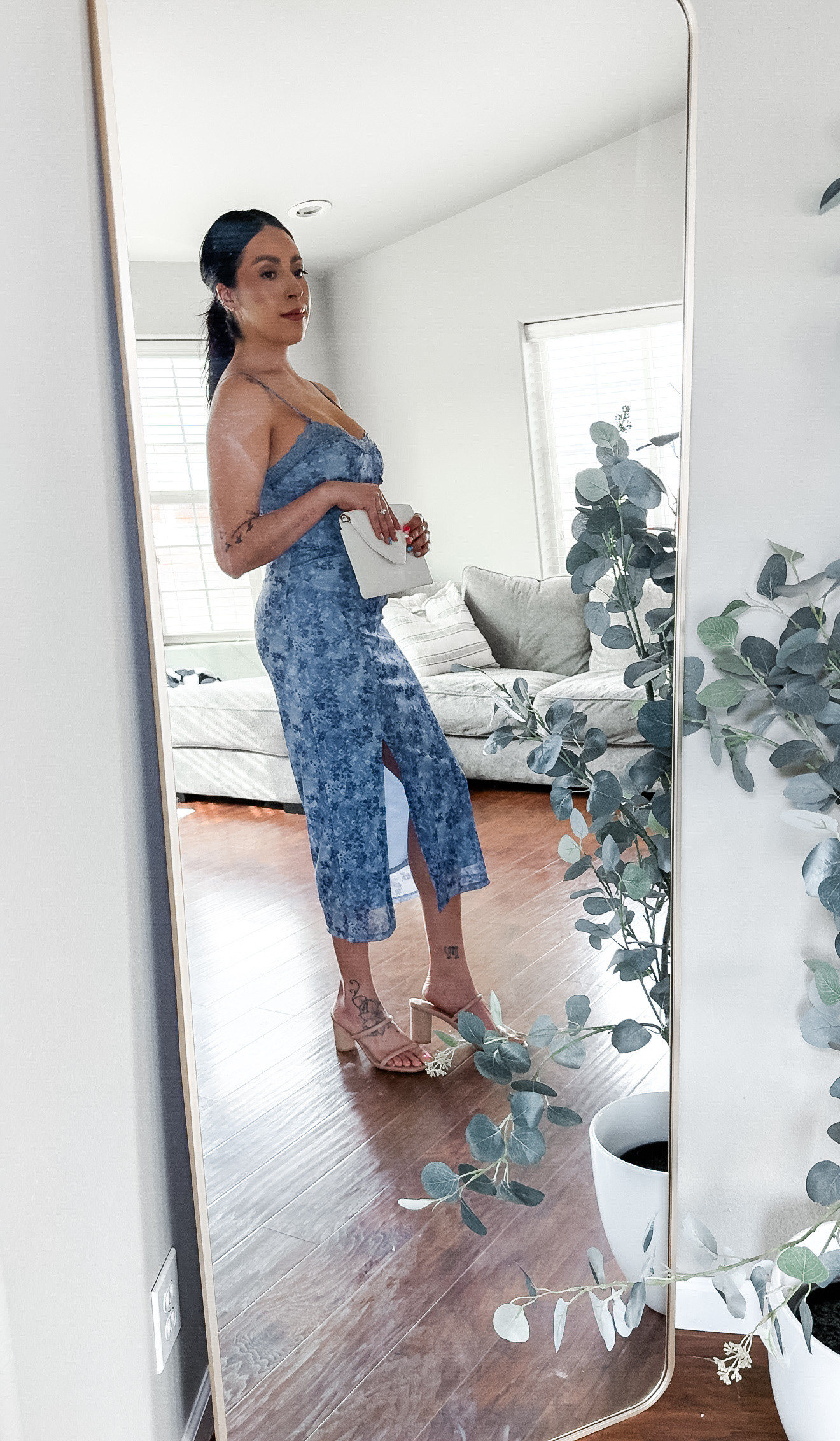 Spring dress under $20 ✨🫐

Spring dress
Affordable dress 
Affordable fashion 
Floral dress 
Slit dress
No boundaries
Walmart finds
Spring outfit 
Wedding guest dress 

#LTKStyleTip