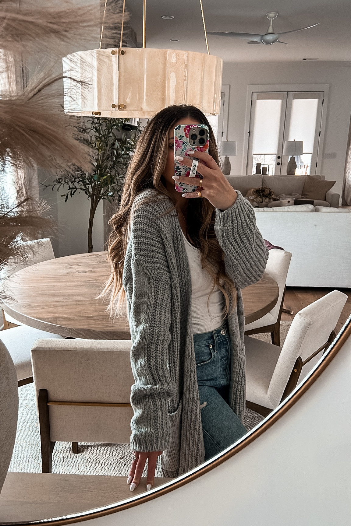 Long cardigan - 0/2
Casual winter outfit 

#LTKSeasonal #LTKcurves #LTKstyletip