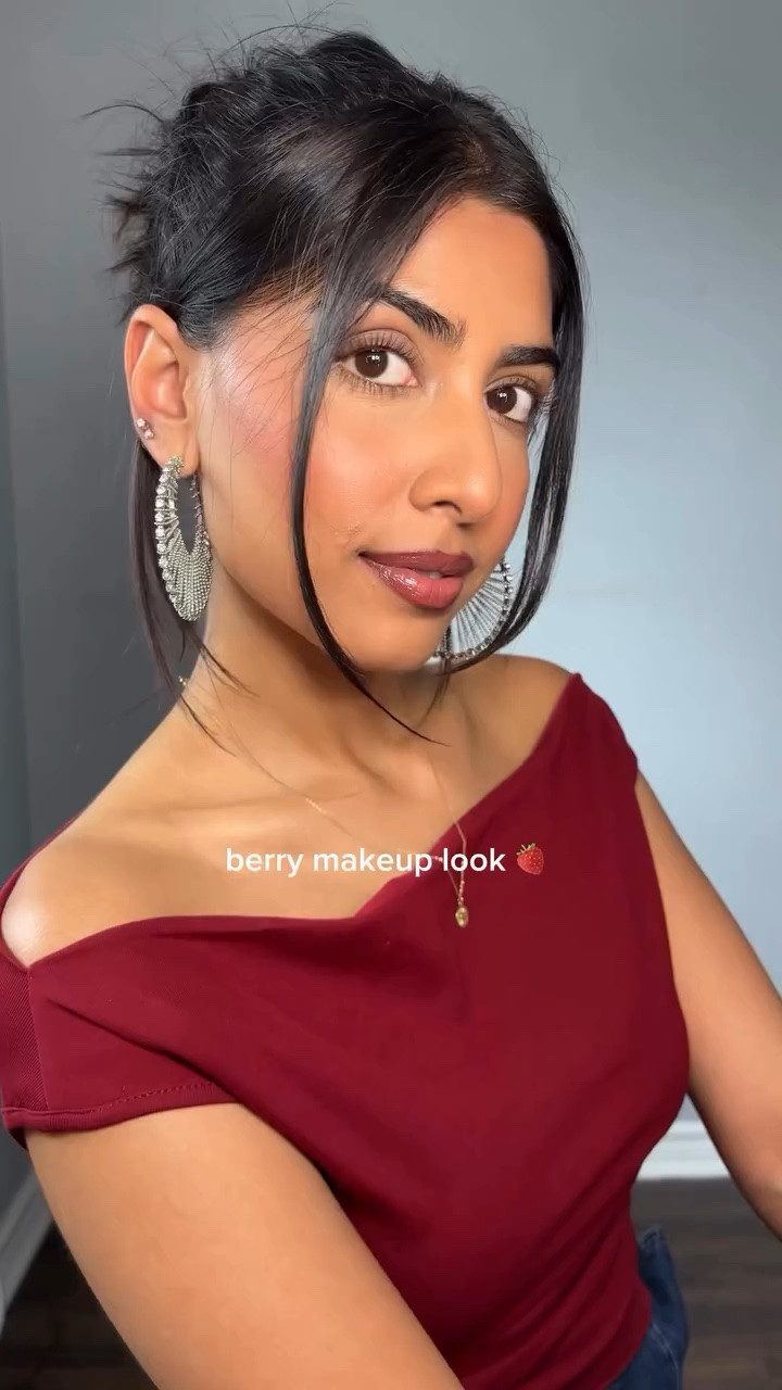 a little berry toned makeup look 

@lorealparis @danessamyricksbeauty @rimmellondon @esteelaudercanada @charlottetilbury @merit @kosas @maccosmeticscanada @fentyskin @rarebeauty @covergirl @rhode @colourpopcosmetics 
.
.
.
#berrytoned #makeuptutorial #nightoutmakeup