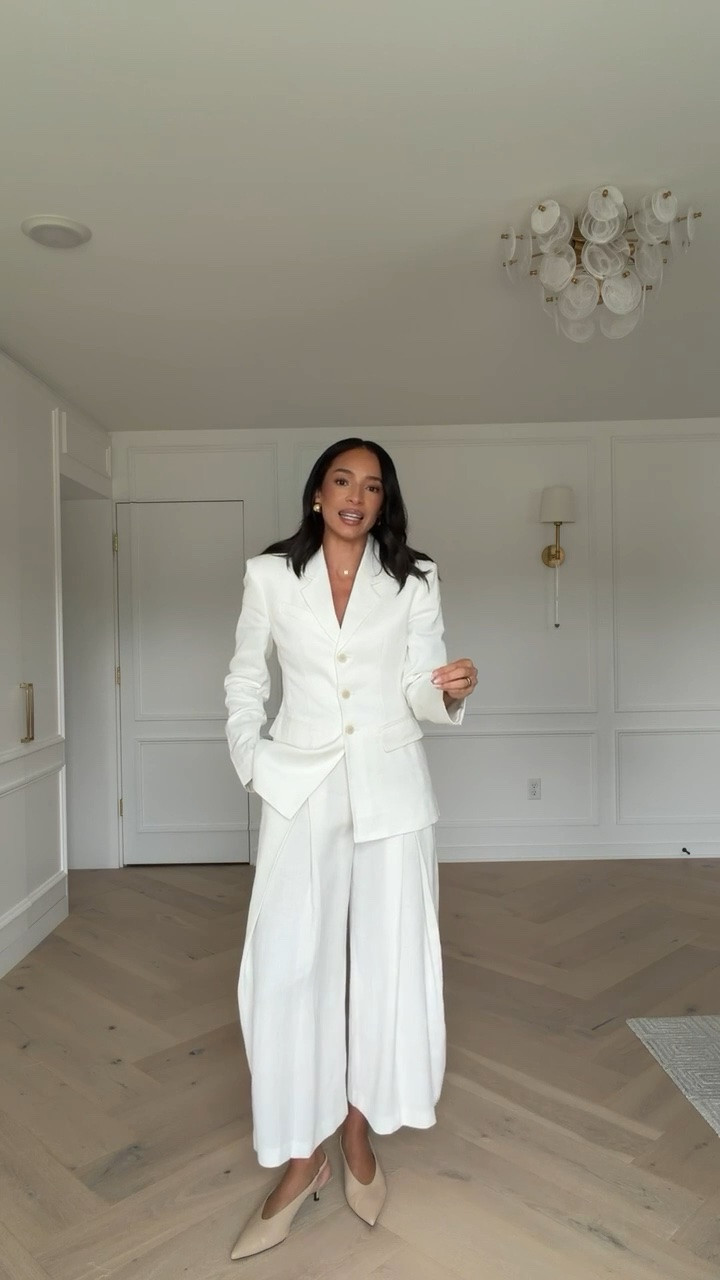 Work outfit!! The shape, structure and fit of this whole outfit is perfection! I have this blazer in grey and black too - it’s that good! Wearing size 4 blazer (linen low stock but I’ve linked similar) and size 6 trousers 

workwear, office outfit, work conference outfit, chic office outfit, back to school outfits, teacher outfits, business casual workwear