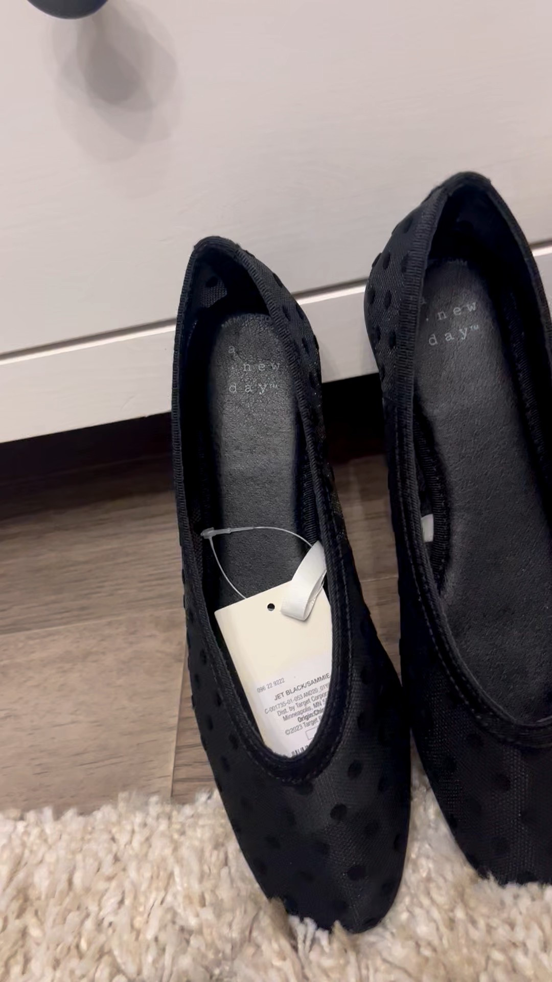 Perfect holiday flats. I’m wearing a 6 in everything. TTS or size down. Budget friendly.

#LTKFindsUnder50 #LTKootd #LTKHoliday