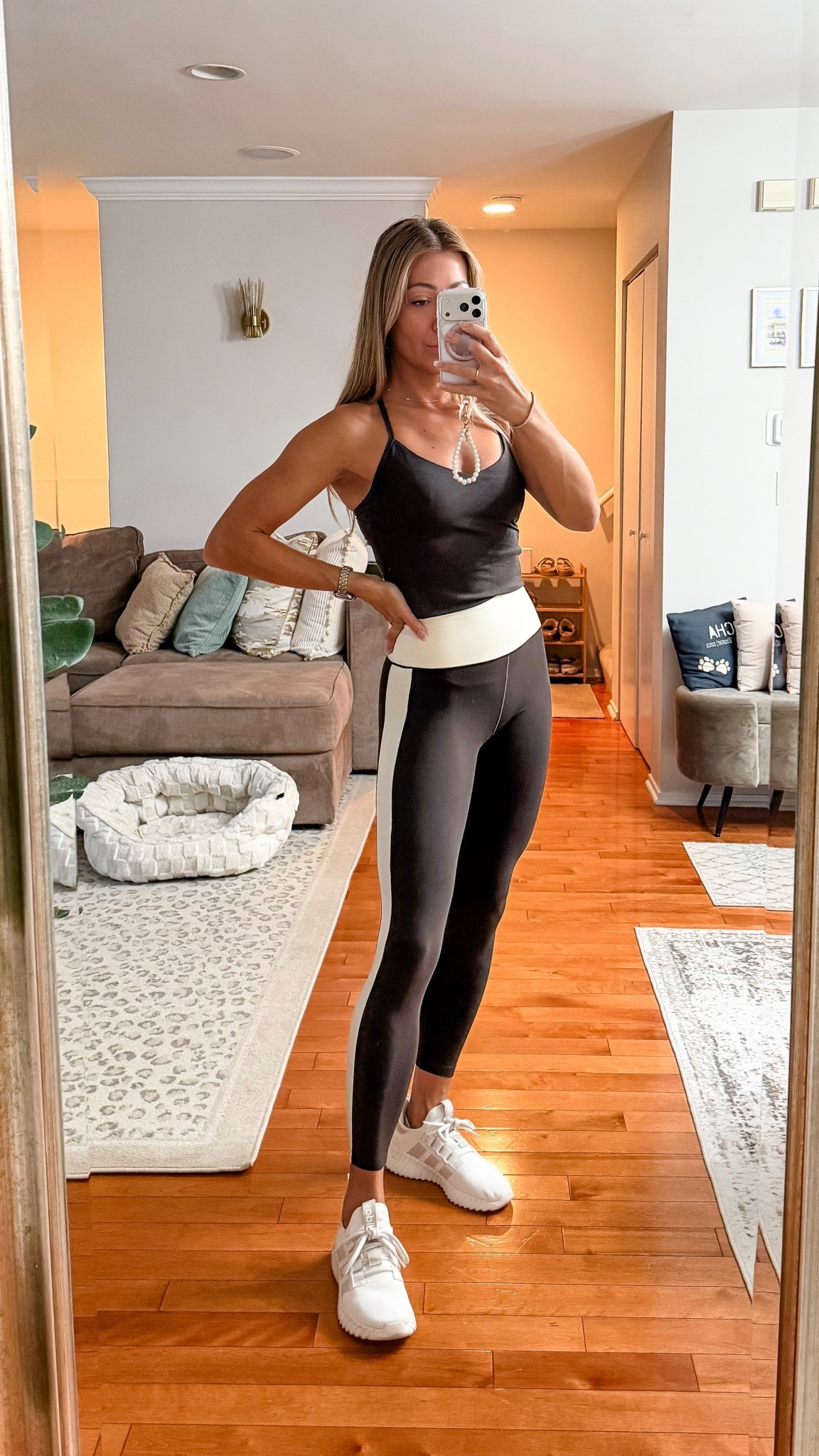 Under $50 for the whole set and it’s SO incredibly soft! Did I mention this chocolate brown color is stunning?

True to size - too + bottom 

#LTKSaleAlert #LTKActive #LTKFindsUnder50