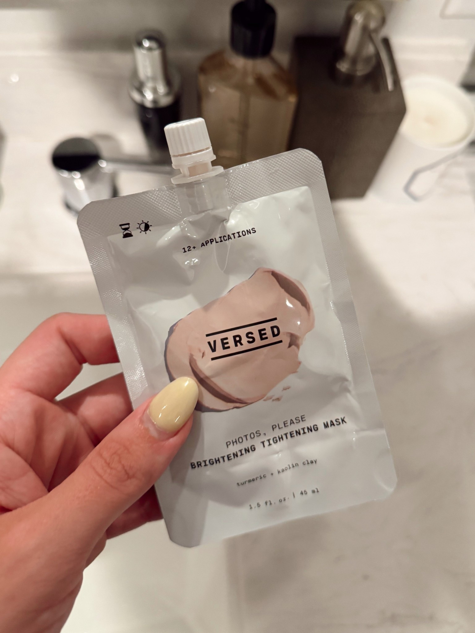 Such a good mask for that baby smooth skin🙌🏼 it also brightens your skin too if you struggle with dullness

#facemask #skincare #brighteningmask #versed #tighteningmask #affordableskincare #easyskincare

#LTKFindsUnder50 #LTKTravel #LTKBeauty