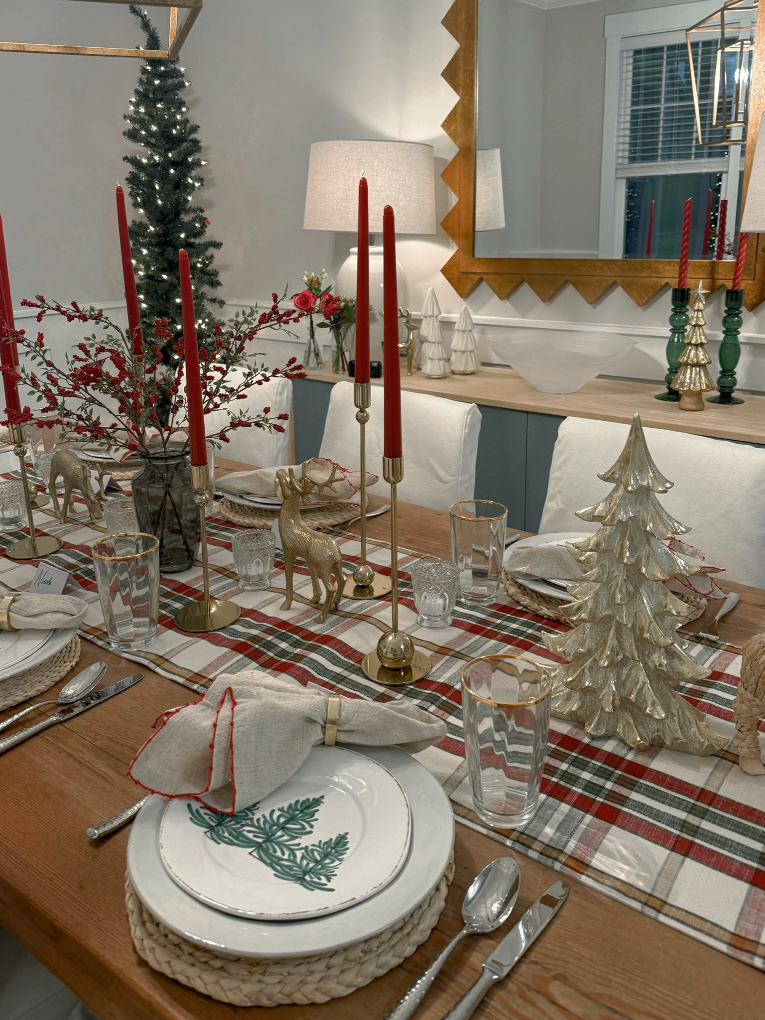 Holiday Tablescape ♥️💚

#LTKSeasonal #LTKHoliday #LTKHome