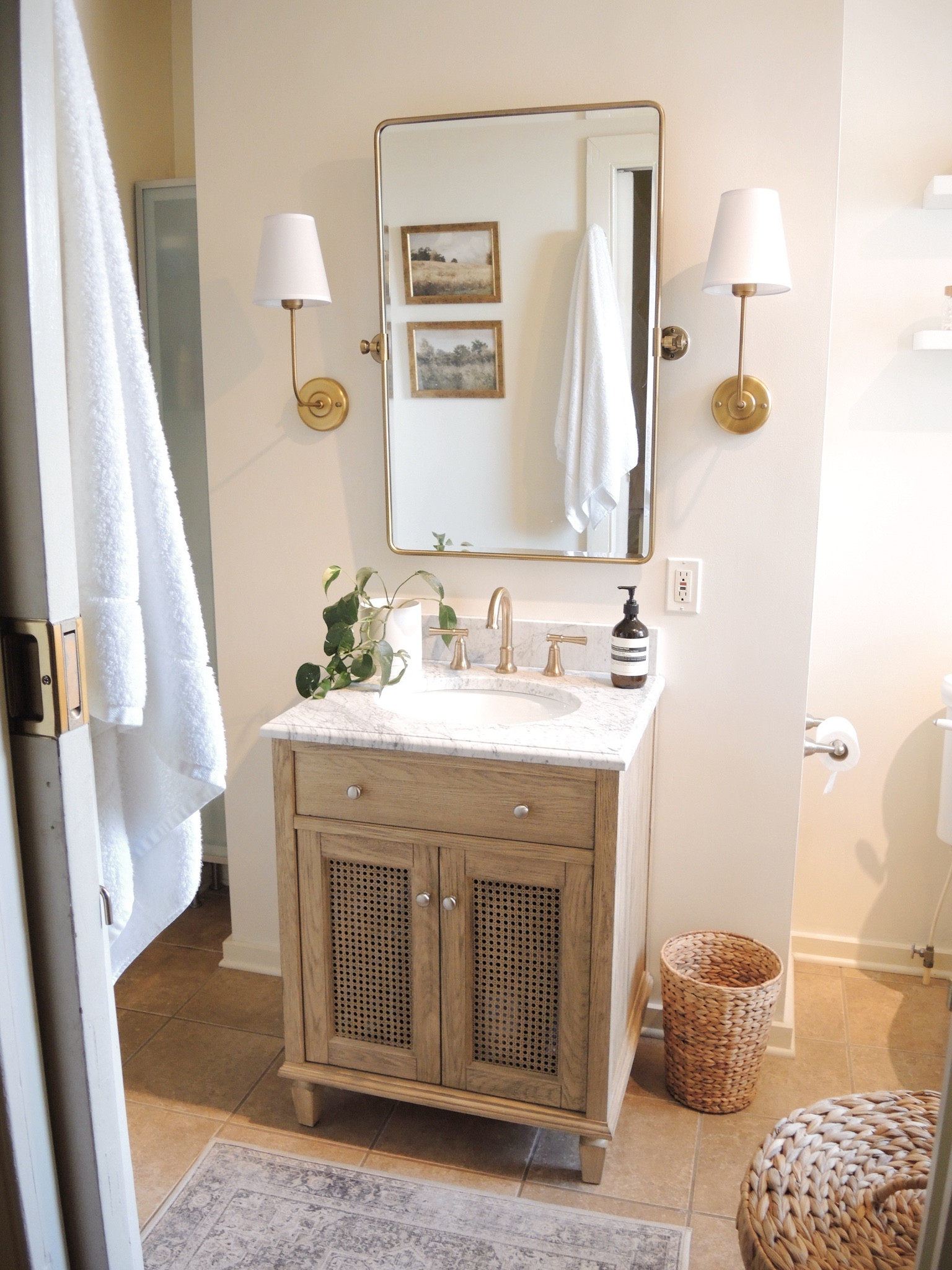 transitional design bathroom 🛁🫧 

#LTKunder100 #LTKhome #LTKstyletip