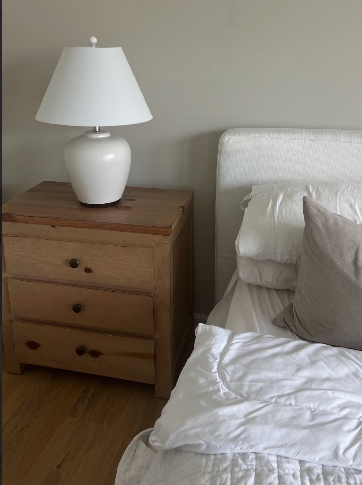 Cozy neutral bedroom decor


Home decor, coastal, chic, neutral, wood, white, comforter, bed, side table, nightstand, cozy, comfortable, comfy, beachy, minimalistic, summer

#LTKFindsUnder100 #LTKStyleTip #LTKHome