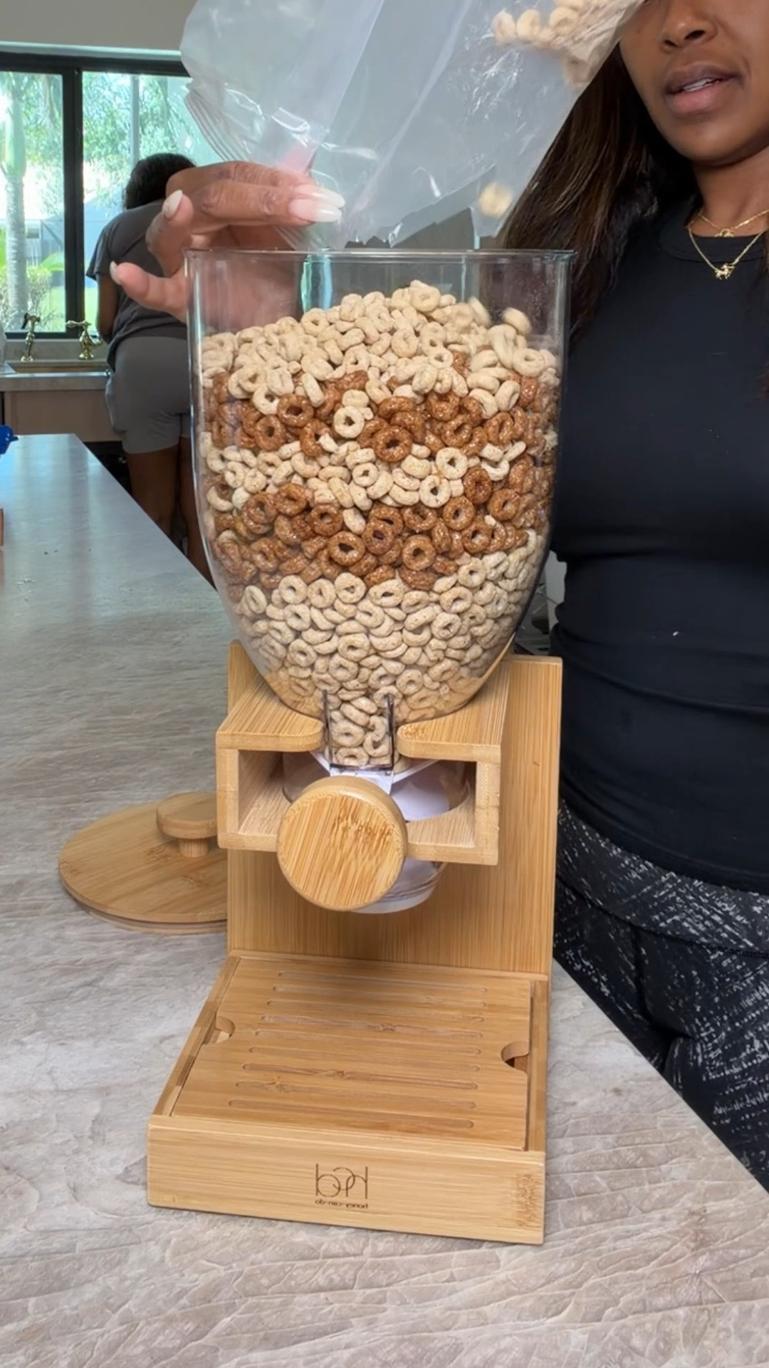 Scroll to shop! ✨ My favorite cereal storage containers. Everything is linked below.👇🏾

Desliza para comprar. ✨ Mis recipientes favoritos para guardar cereal.

📲 Download the free LTK app & follow me @kirasfashionfinds to shop all my daily finds.

#LTKmomlife #LTKfoodie #LTKHome