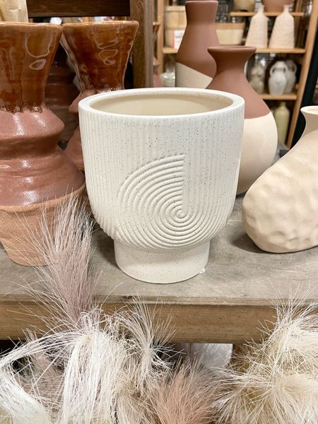 White modern ceramic plant pot with swirl design! 🪴 