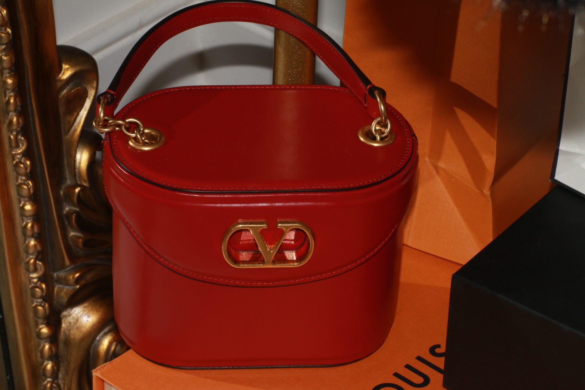 Valentino Garavani 

#LTKgrwm #LTKvlog #LTKootd