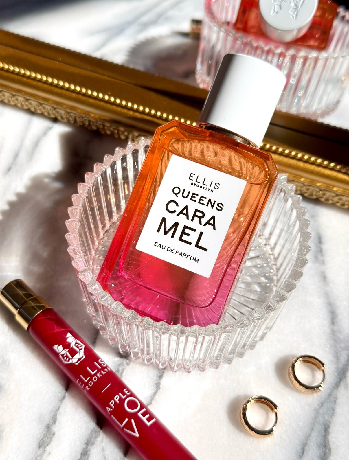 Gifted by @ellisbrooklyn 

A caramel fit for royalty—and your fall lineup. 👑✨

Ellis Brooklyn’s new Queens Caramel surprised me in the best way: it opens molten and rich—like a caramel brittle mixed with wild honey and just a touch of maple syrup. That decadent caramel note lingers from start to finish, but it’s never overwhelming, thanks to the pink salt that keeps it balanced. On my skin, I really pick up the white chocolate as it settles, and the dry down brings in creamy vanilla bоurbon, amber woods, and tonka bean. It leans sweet, but with that salted, cozy twist that makes it perfect for fall.

I’ve tested a lot of caramel perfumes that didn’t work for me and this one finally got it right! It lasts beautifully too; easily the best longevity I’ve had from any Ellis Brooklyn scent. And as an unapologetic oversprayer, I’m telling you: 1–3 spritzes is all you need with this one.

Into layering? Try it with Apple Love. The apple and peach skin notes bring this crisp, fruity edge that makes it feel like a fresh, grown up take on a caramel apple. 🍏

If you’re into scents that smell like fall without being too overindulgent or sticky-sweet, this one’s worth a try. And can we talk about that ombré bottle? The finishing touch—like a drizzle of caramel on a cozy fall dessert. 🍂

Notes-
Top: Caramel, Maple Sugar, Wild Honey, Pink Salt
Middle: Sheer Jasmine, Whipped Coconut, Vanilla Orchid, White Chocolate
Base: Vanilla Bоurbon, Amber Woods, Tonka Bean, Milky Musks

Available: 
✨ Sephora app preview: 8/11
🛍️ Sephora.com, Sephora stores + ellisbrooklyn.com: 8/12

#EllisBrooklyn #QueensCaramel #ScentOfTheDay  #PerfumeTikTok #PerfumeReview #PerfumeLovers #FragranceCommunity #FallPerfume #GourmandPerfume #CaramelPerfume #FragranceLayering