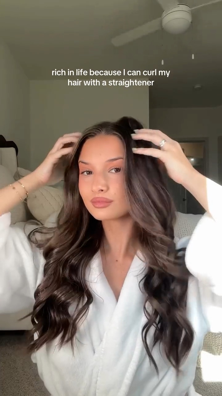 Better yet these straightener curls only take 10 minutes to curl the whole head🤭🫶🏼

#hair #howtocurlyourhair #howtocurlyourhairwithastraightener #straightenercurls #flatironcurls #curlinghair #easyhairtutorials #quickhairtutorial #curlinghair