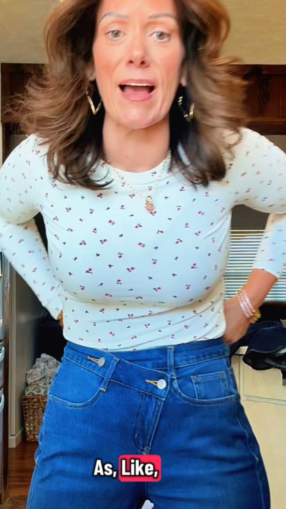 Criss cross jeans & floral top 

#LTKdayinmylife #LTKootd #LTKgrwm